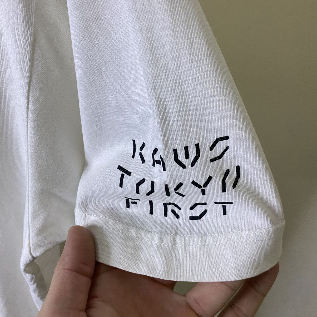 Kaws Uniqlo x Kaws Tokyo First Streetwear Collaboration Tshirt Size US L / EU 52-54 / 3 - 3 Thumbnail