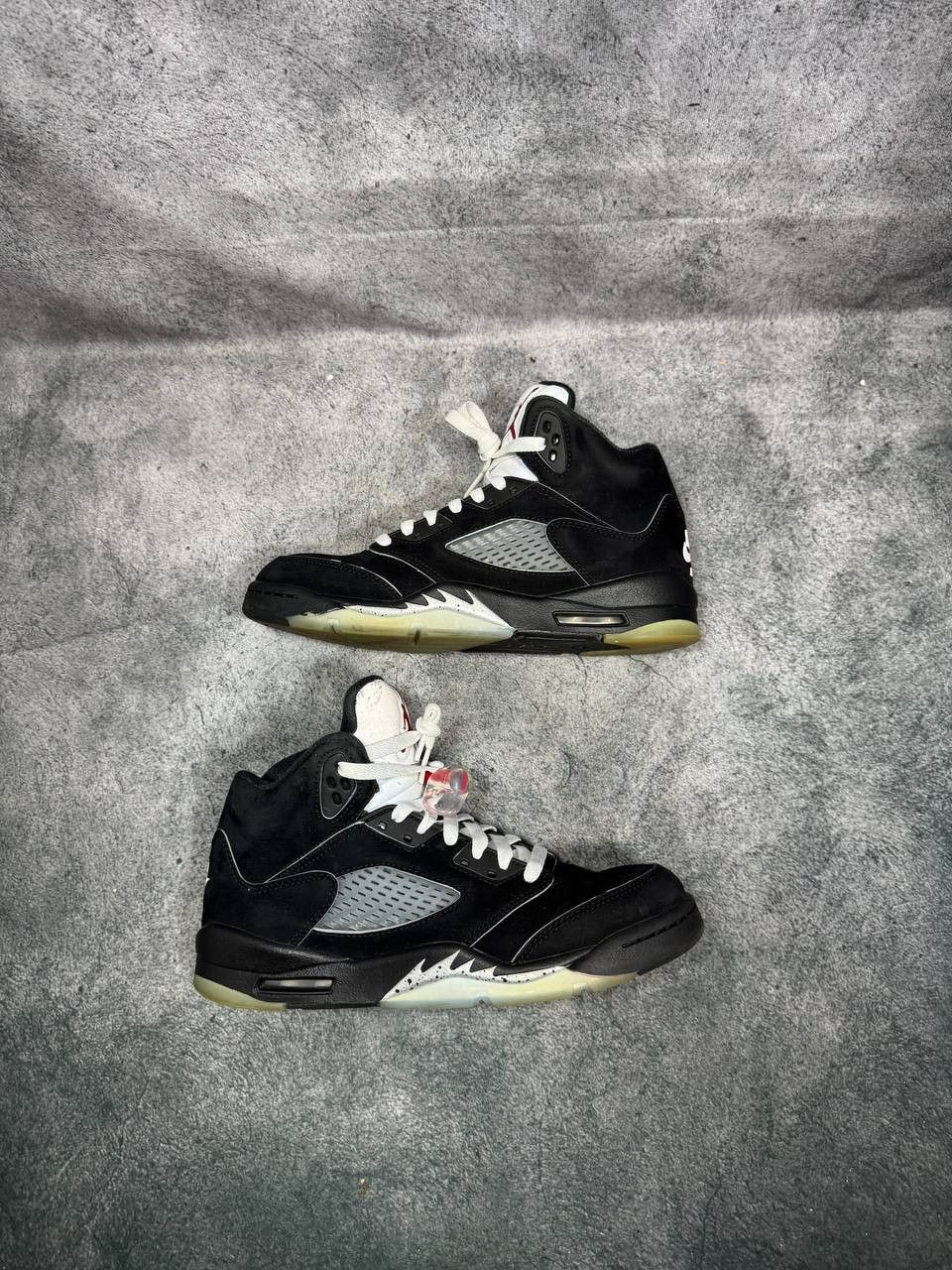 Jordan Brand Size 7Y | Jordan 5 Metallic No Box | Pre-Owned Size US 7 / EU 40 - 7 Thumbnail