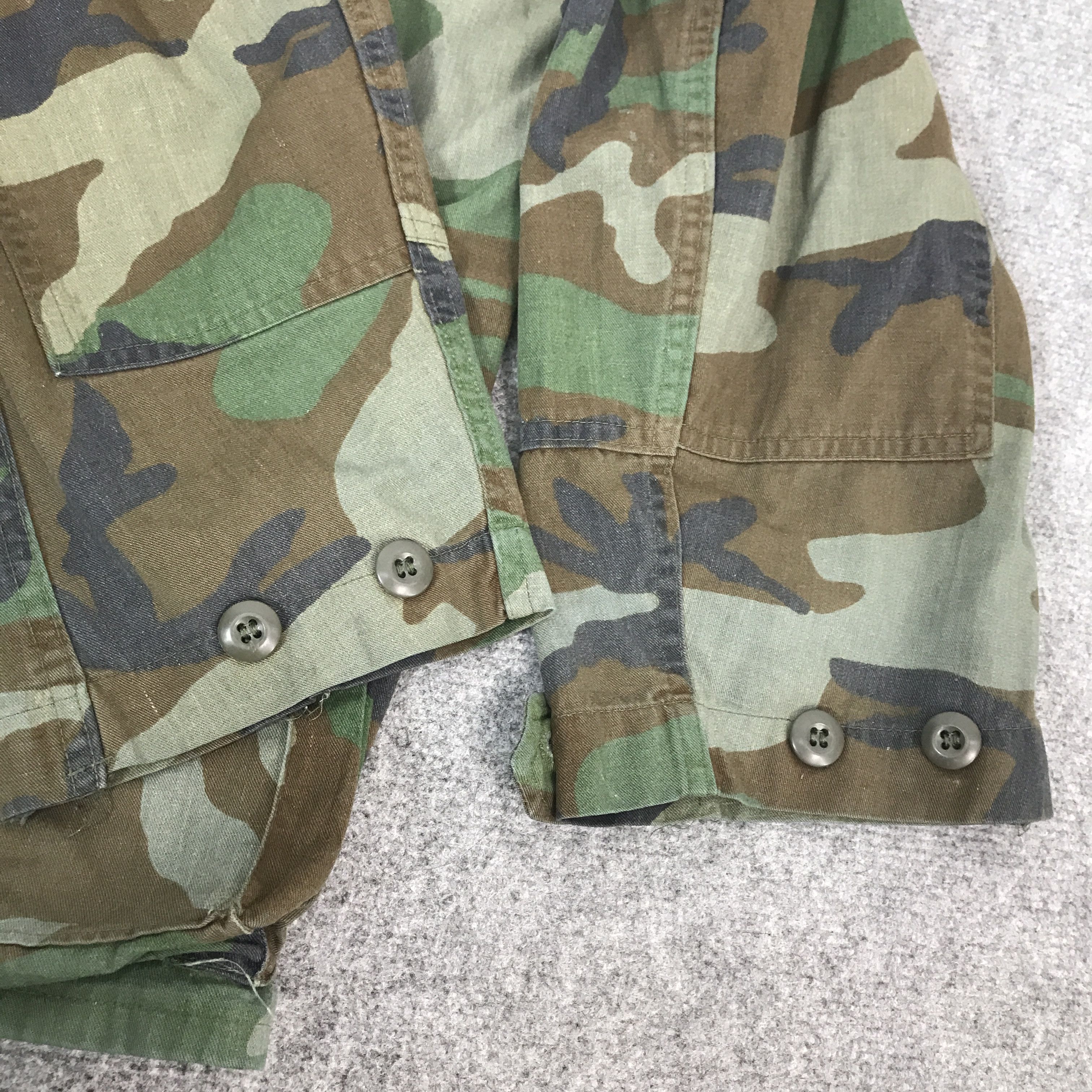 Vintage vintage US Army Camo Button M65 Style jacket Size US L / EU 52-54 / 3 - 10 Thumbnail