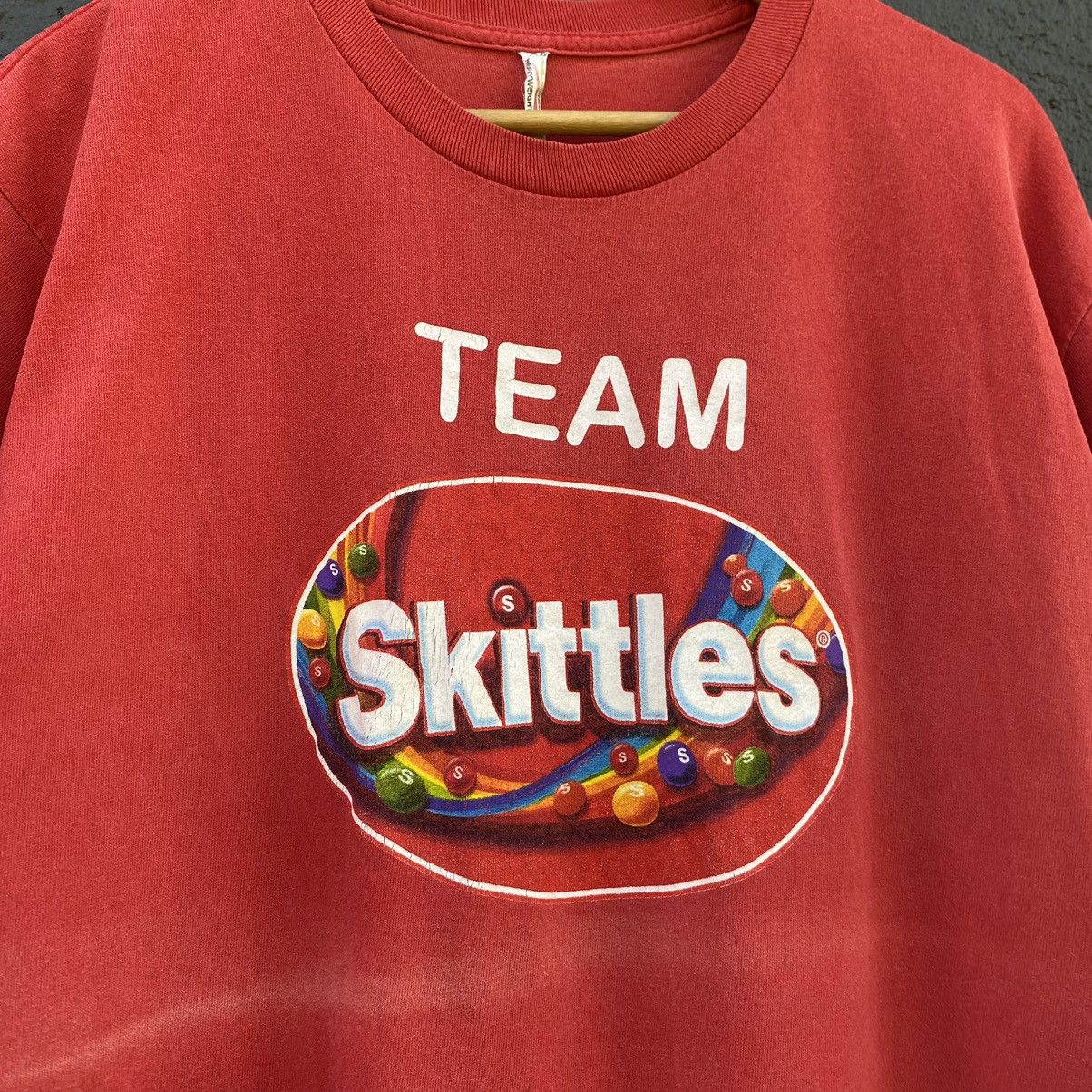 Vintage Thrashed Faded Vintage Y2K Skittles Team ERD GRUNGE TSHIRT Size US L / EU 52-54 / 3 - 3 Thumbnail