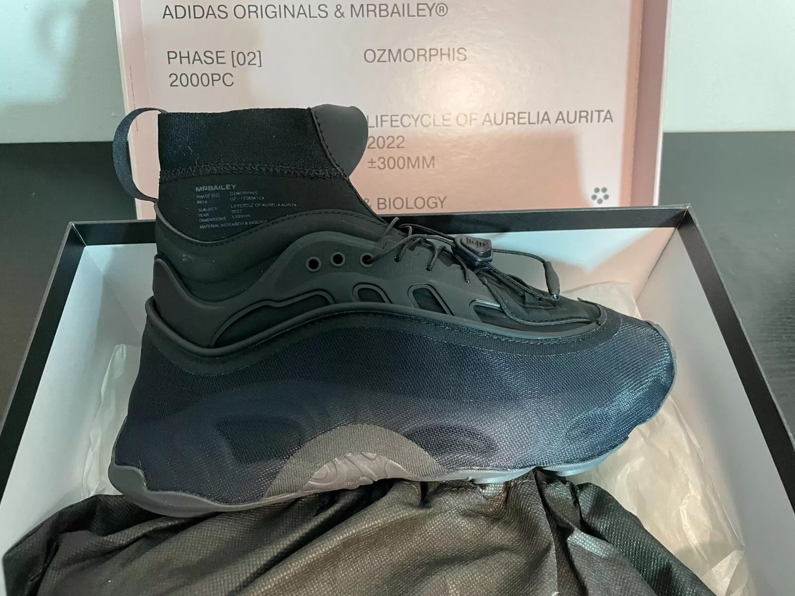 Adidas Ozmorphis Size US 6 / EU 39 - 1 Thumbnail