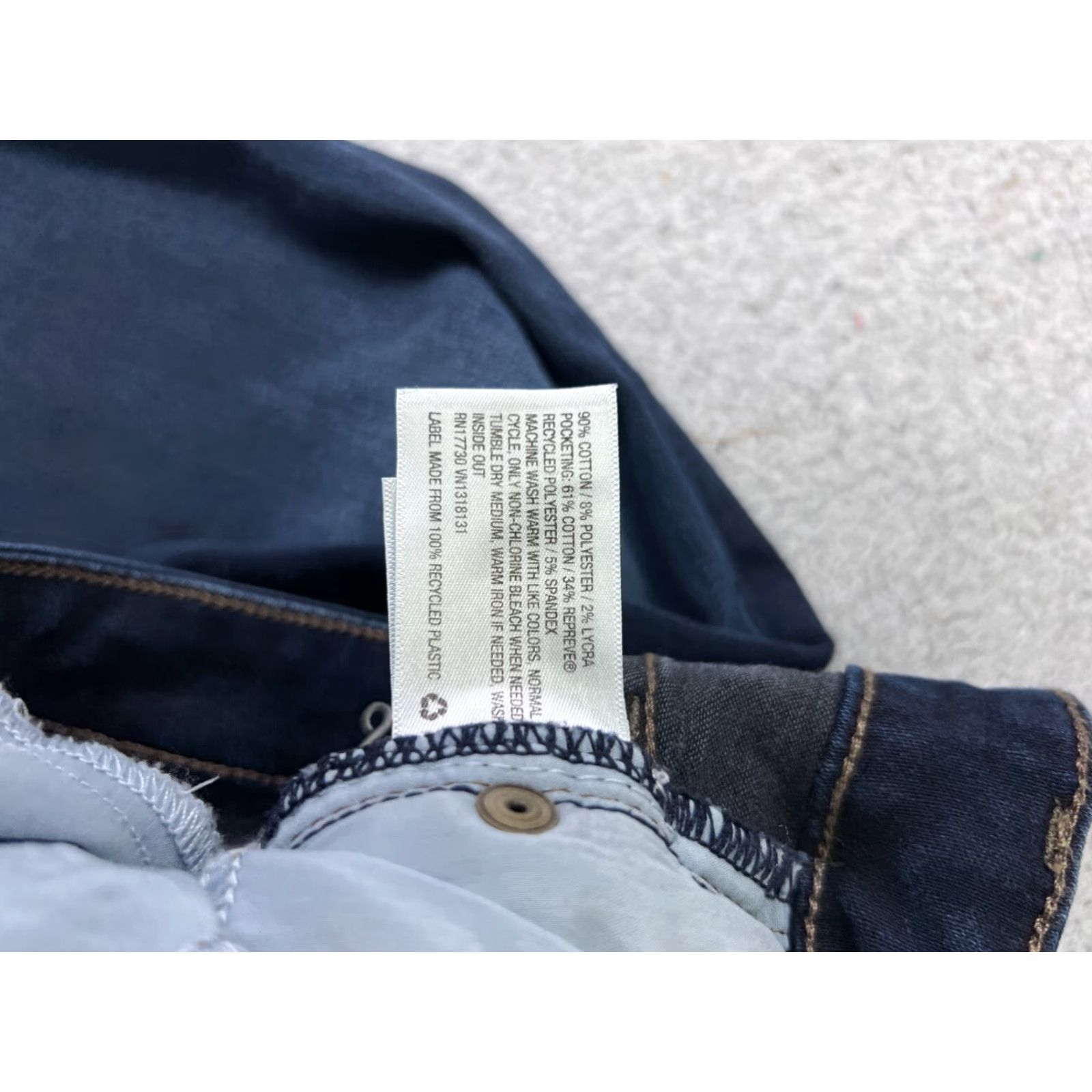 Vintage Universal Thread Jeans Women 2 Regular Blue Denim Flared Stretch Cotton Blend Dark Wash Womens Size 26" / US 2 / IT 38 - 7 Thumbnail