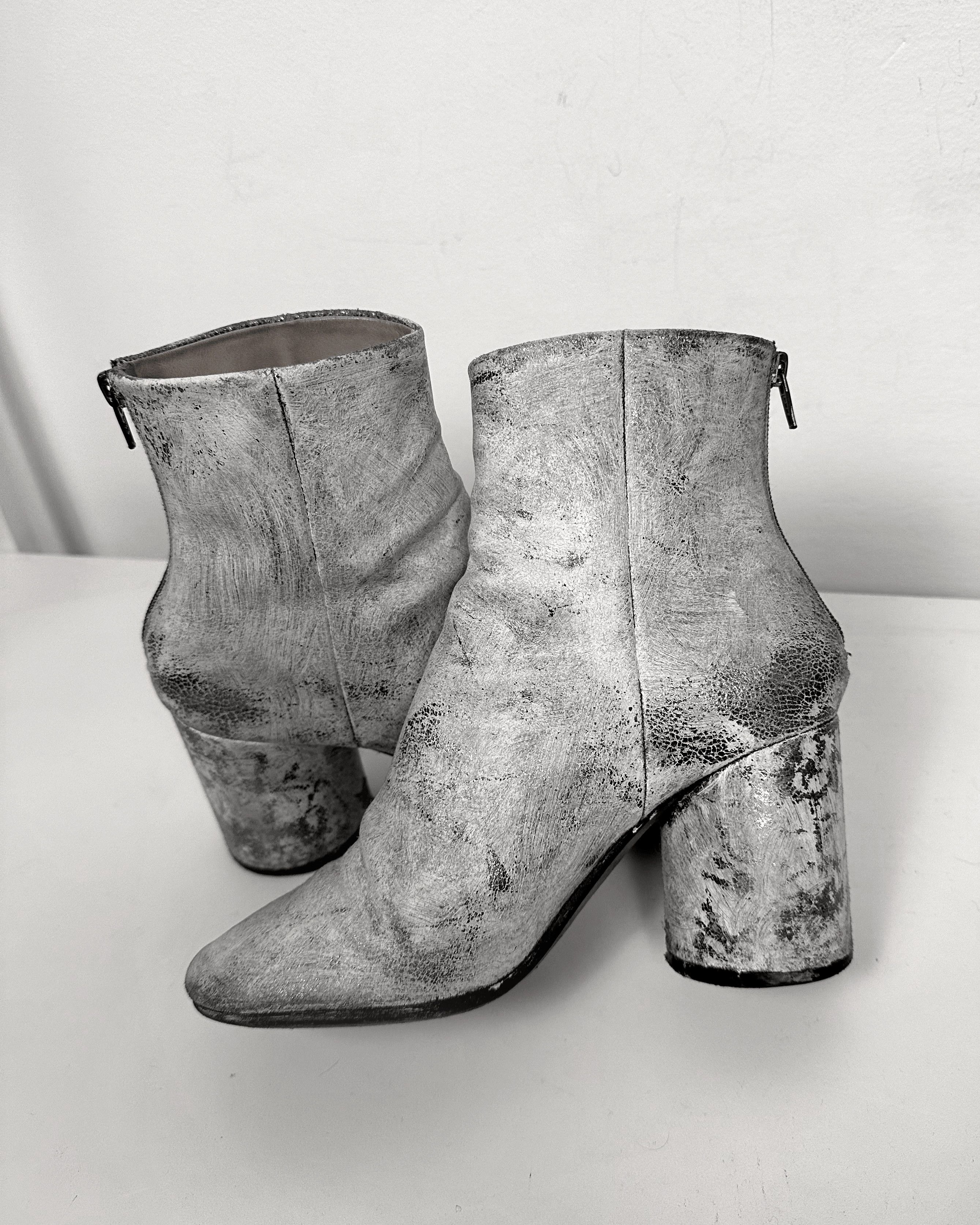 Maison Margiela Maison Margiela White Concrete Painted Boots Size US 5 / EU 37 - 8 Thumbnail