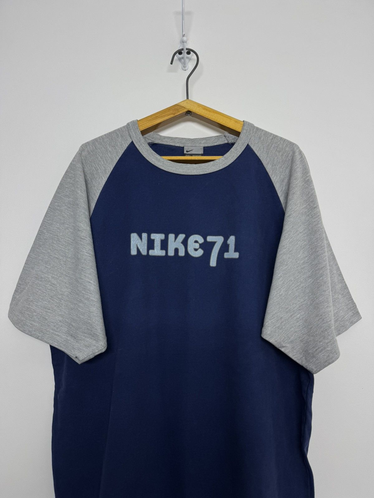 Nike Vintage Y2k Nike Big Logo Swoosh T-Shirt Size US L / EU 52-54 / 3 - 3 Thumbnail