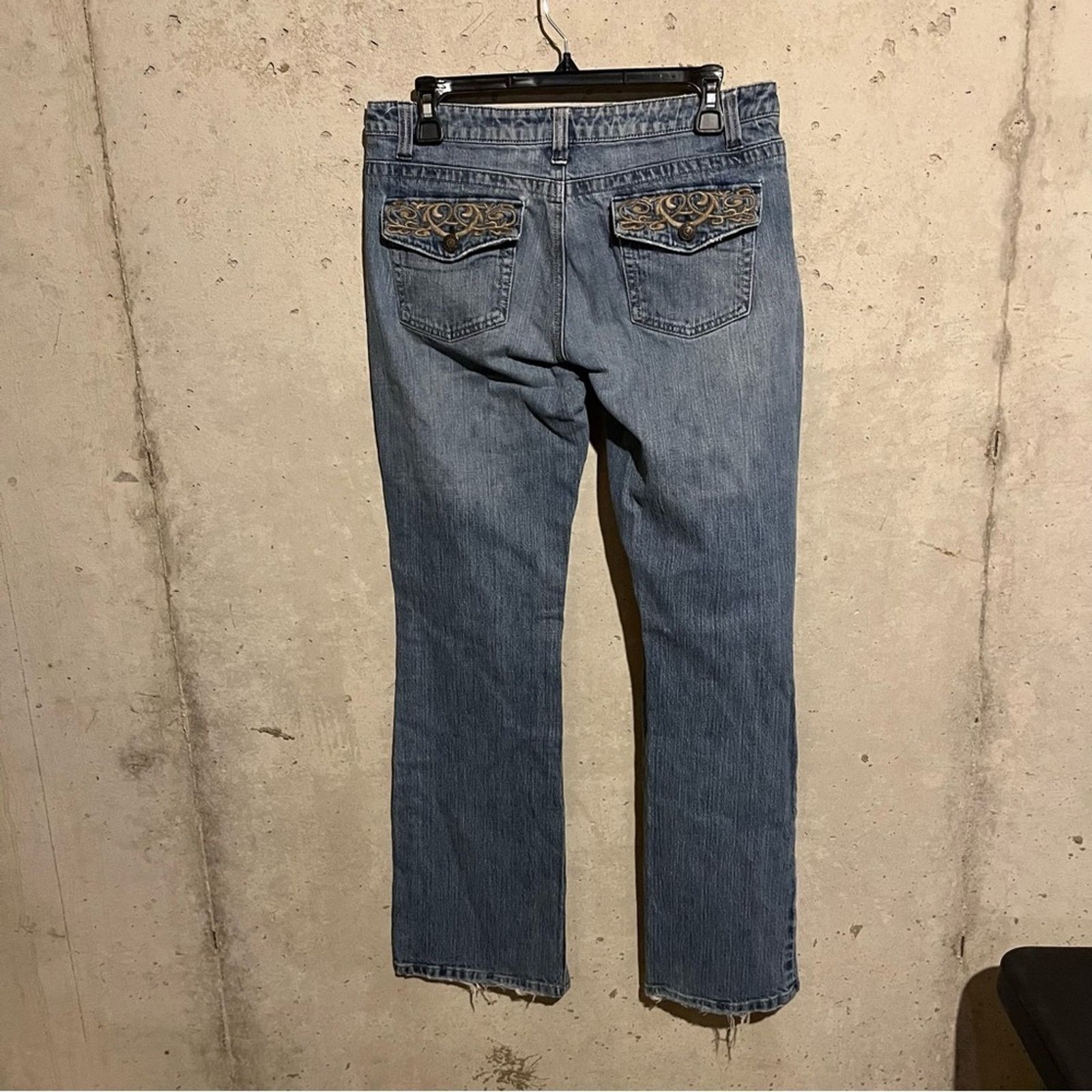 Guess Guess Jeans Women’s Sz 29 Bootcut Back Flap Pockets Low Rise Size 29" - 5 Thumbnail