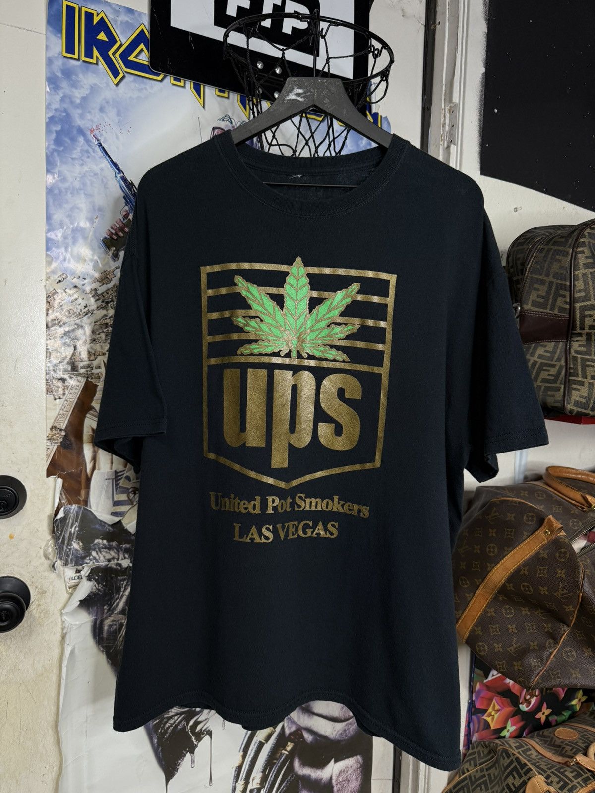 Vintage Vintage 90’s UPS Weed Stoner Tee Size XLarge Size US XL / EU 56 / 4 - 1 Thumbnail