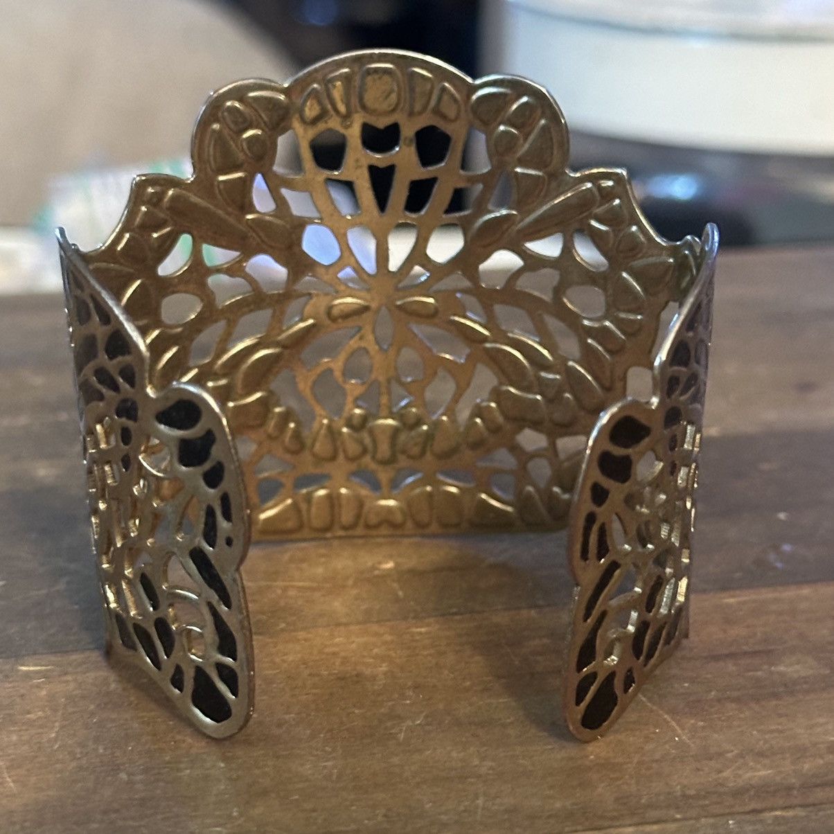Other Gold filigree wide cuff bracelet Size ONE SIZE - 5 Thumbnail