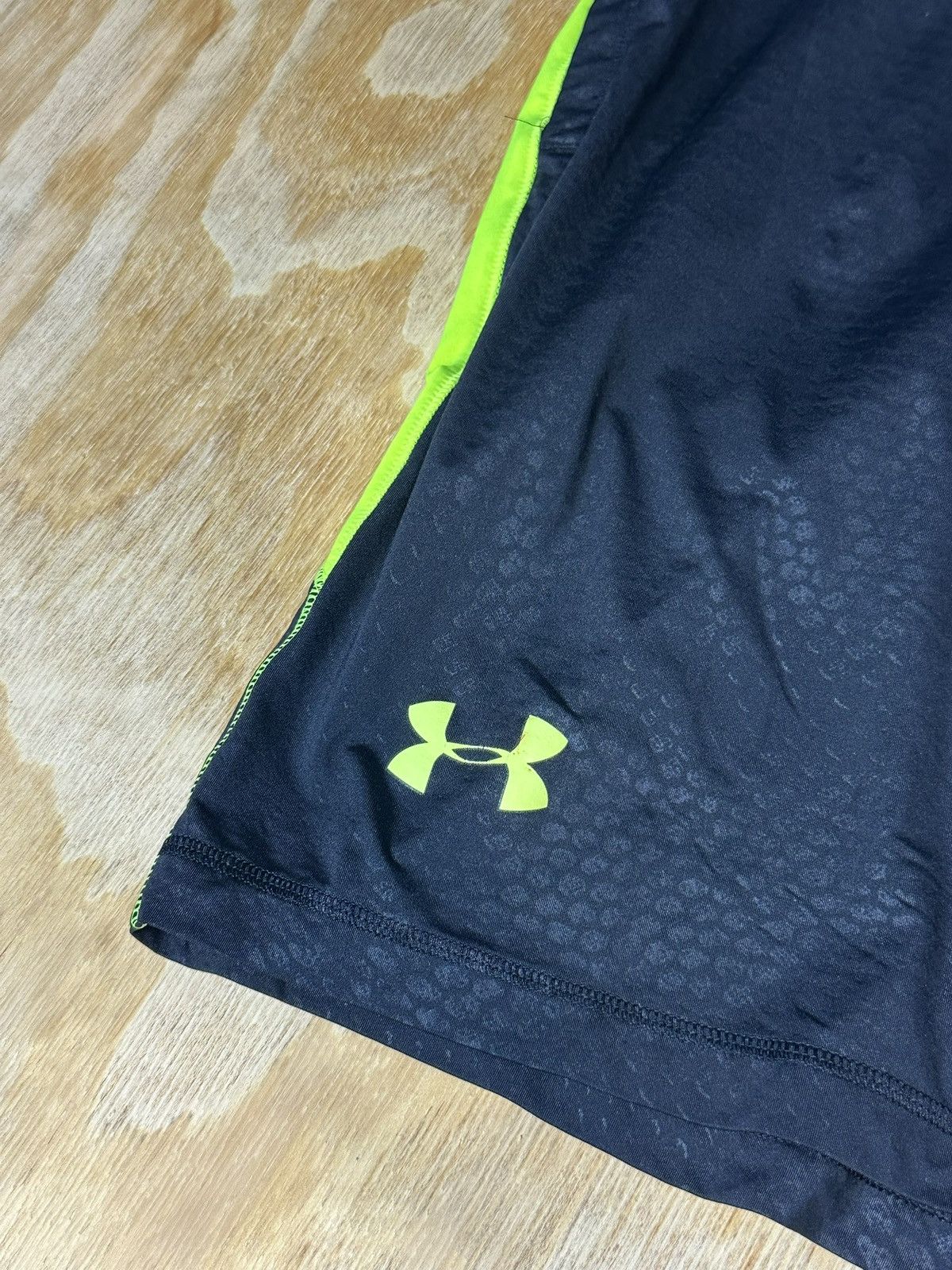 Under Armour Under Armour Black Green Gym Shorts Athletic Size Large Size US 34 / EU 50 - 2 Thumbnail