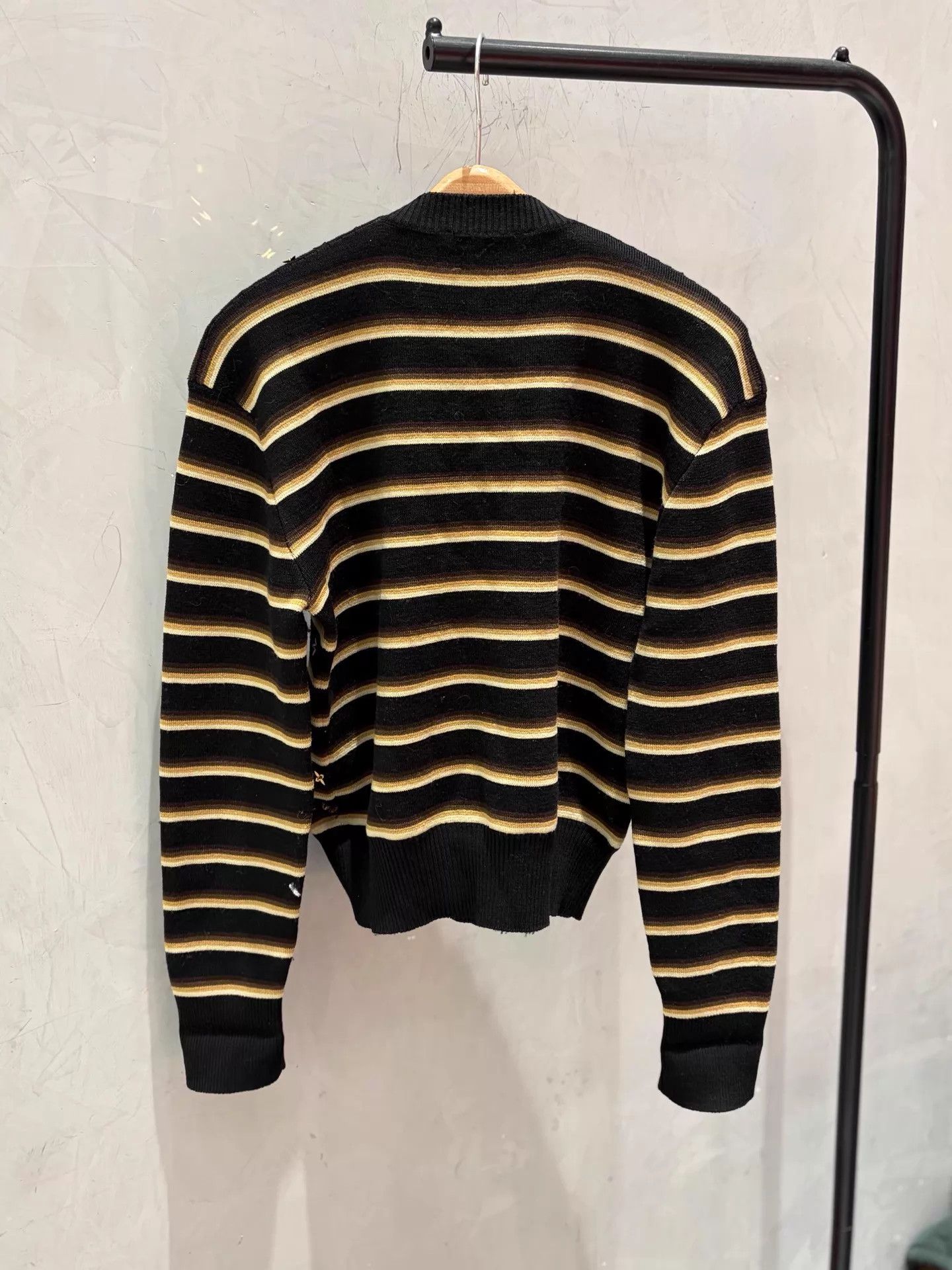 Louis Vuitton LV gold clover sequin knit sweater deadstock S Size S / US 4 / IT 40 - 3 Thumbnail