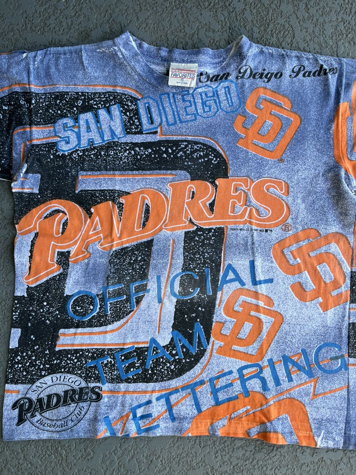 MLB Vintage 90s San Diego Padres AOP T Shirt Size US M / EU 48-50 / 2 - 2 Thumbnail