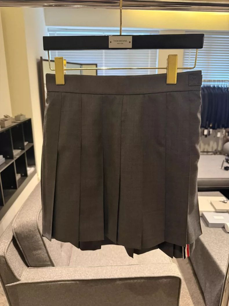 Thom Browne Thom browne Pleated skirt 2504-Nextarrow Size 25" / US 0 / IT 36 - 1 Thumbnail
