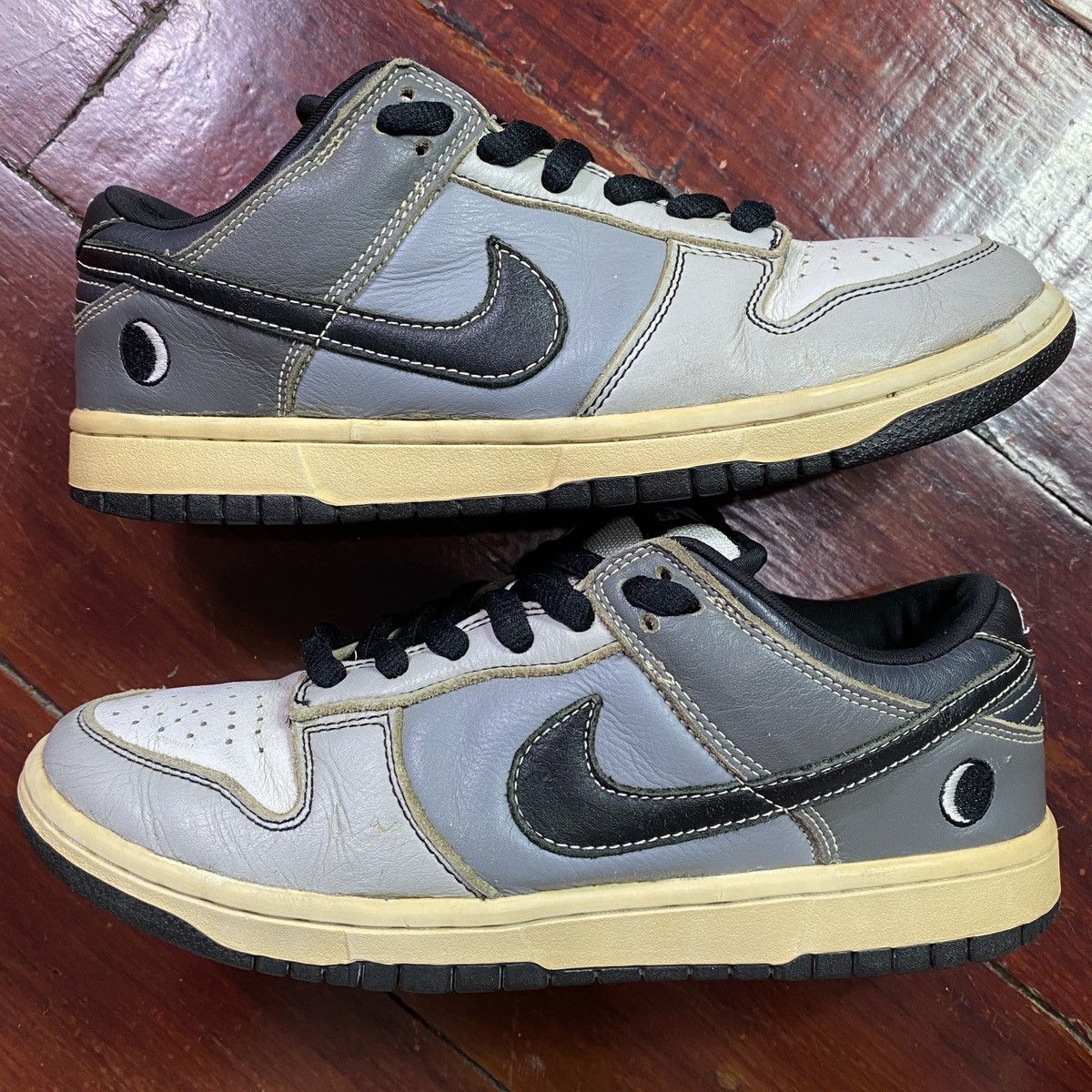 Nike SB Dunk Low Lunar Eclipse West 2005 Size US 8.5 / EU 41-42 - 2 Thumbnail