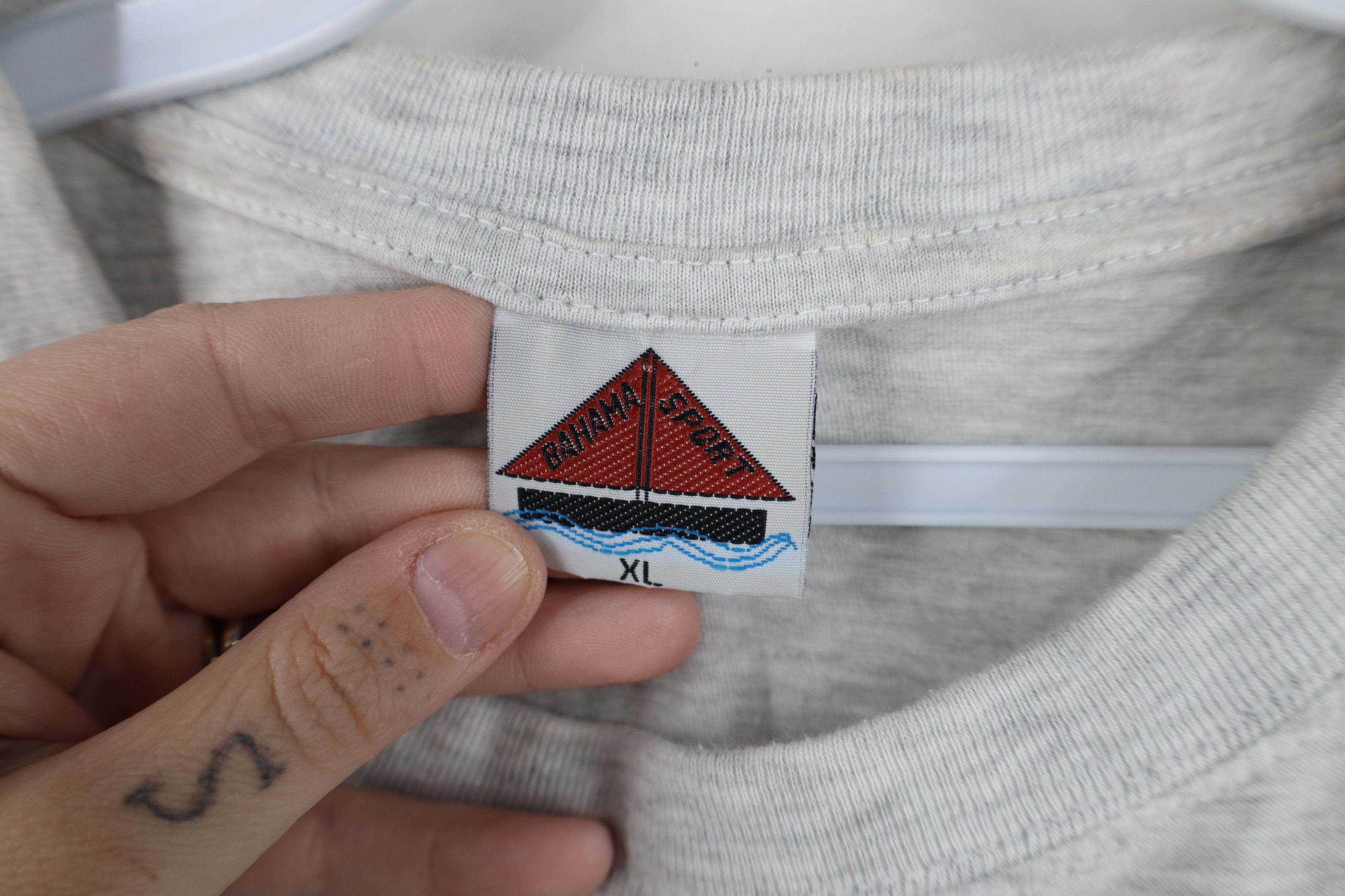Vintage Vintage 90s Y2K Streetwear Nassau Bahamas Dolphin T-Shirt Size XL / US 12-14 / IT 48-50 - 11 Thumbnail
