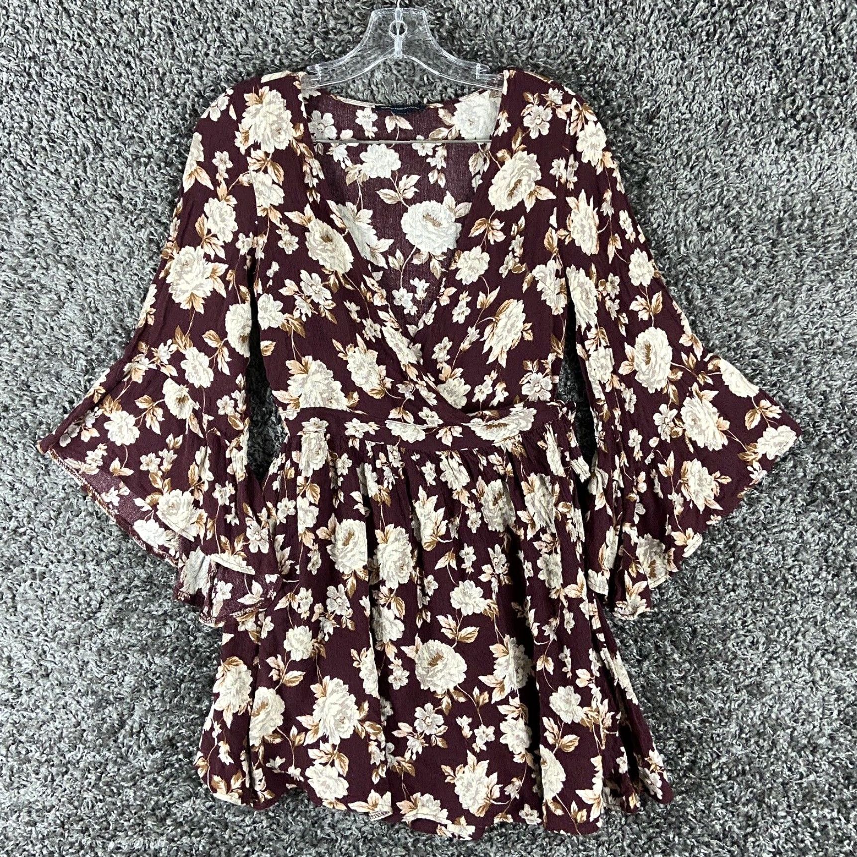 American Eagle Outfitters American Eagle Bohemian Floral Bell Sleeve Blouse Women's Small Red Size S / US 4 / IT 40 - 1 Thumbnail