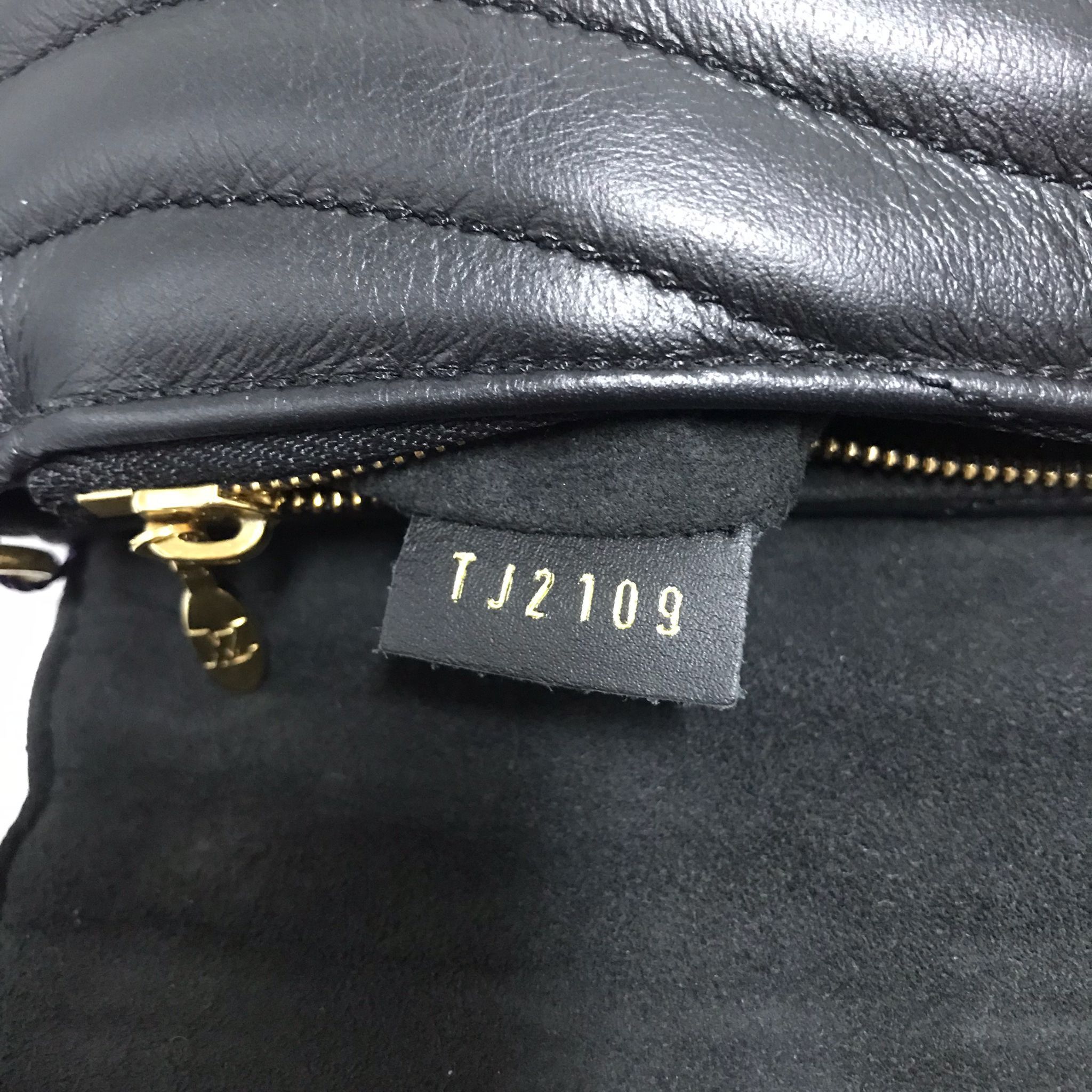 Louis Vuitton LV New Wave Black Quilted Calf Leather Chain Crossbody Bag Size ONE SIZE - 6 Thumbnail