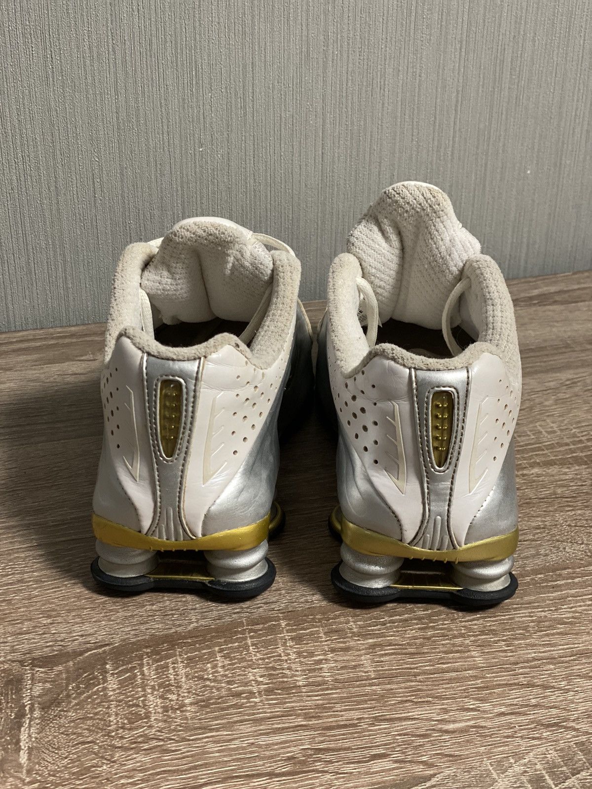 Nike 🇺🇸 Vintage 90s Nike Shox Gold Swosh Sneakers rare retro Size US 8 / EU 41 - 5 Thumbnail