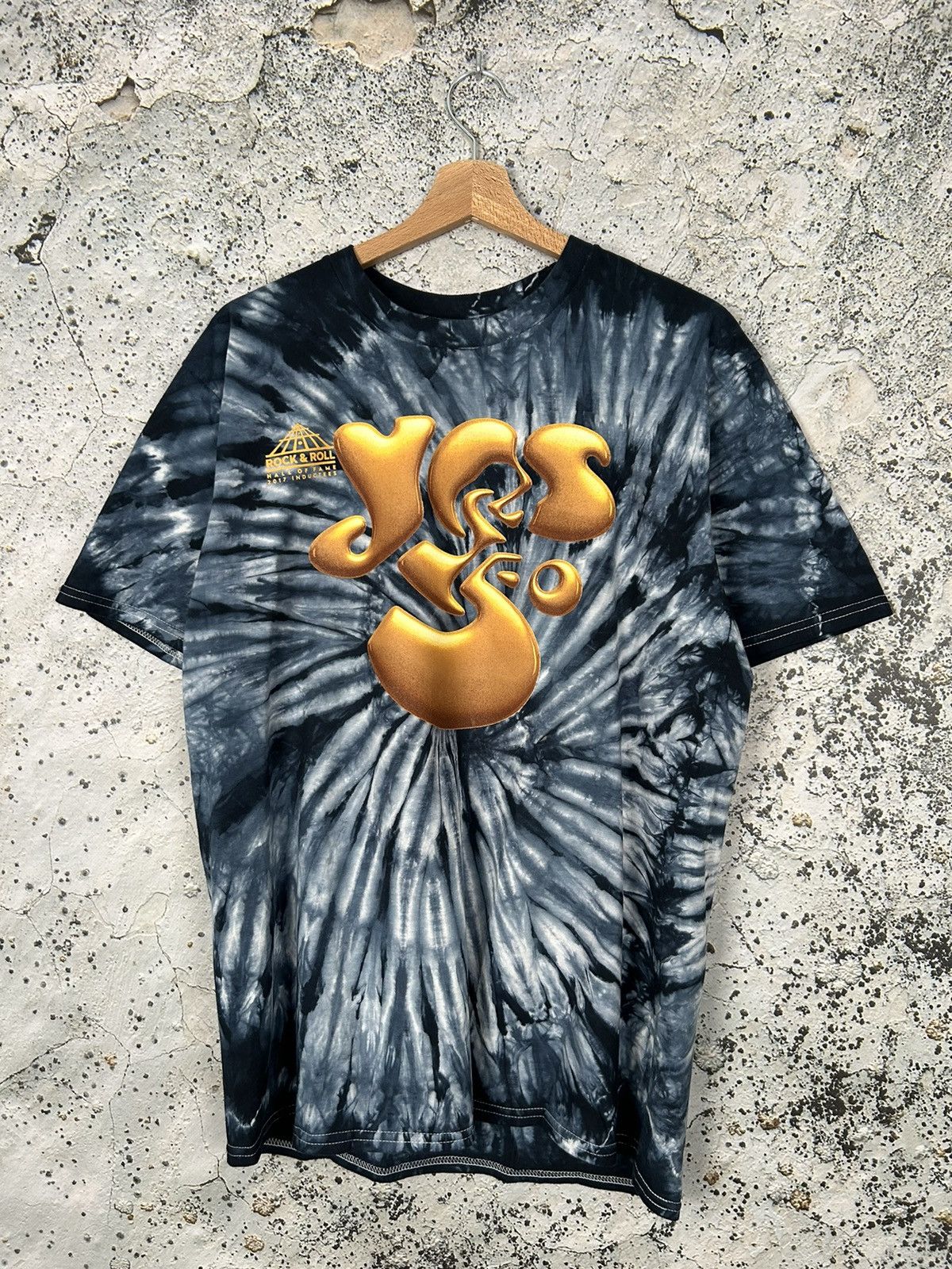 Band Tees Vintage Yes Europe Tour 2018 Music Art Graphic Tee Pop Size US L / EU 52-54 / 3 - 1 Thumbnail
