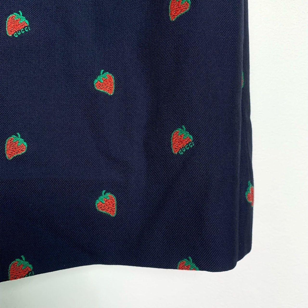 Gucci Gucci Navy Blue Strawberry Embroidered A-Line Skirt Size 38 Size 38" / US 16 / IT 52 - 5 Thumbnail