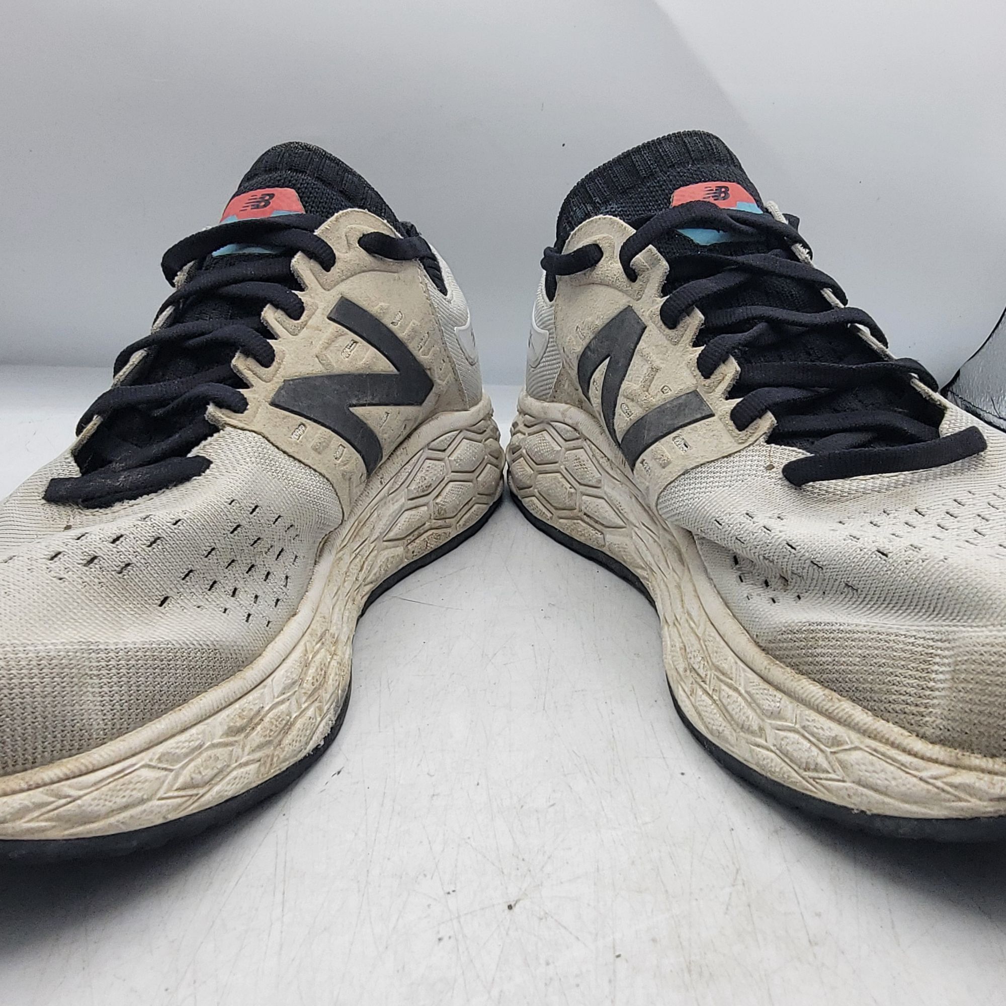 New Balance New Balance Fresh Foam Vongo V4 Mens 10 White Black Running Size US 10 / EU 43 - 3 Thumbnail
