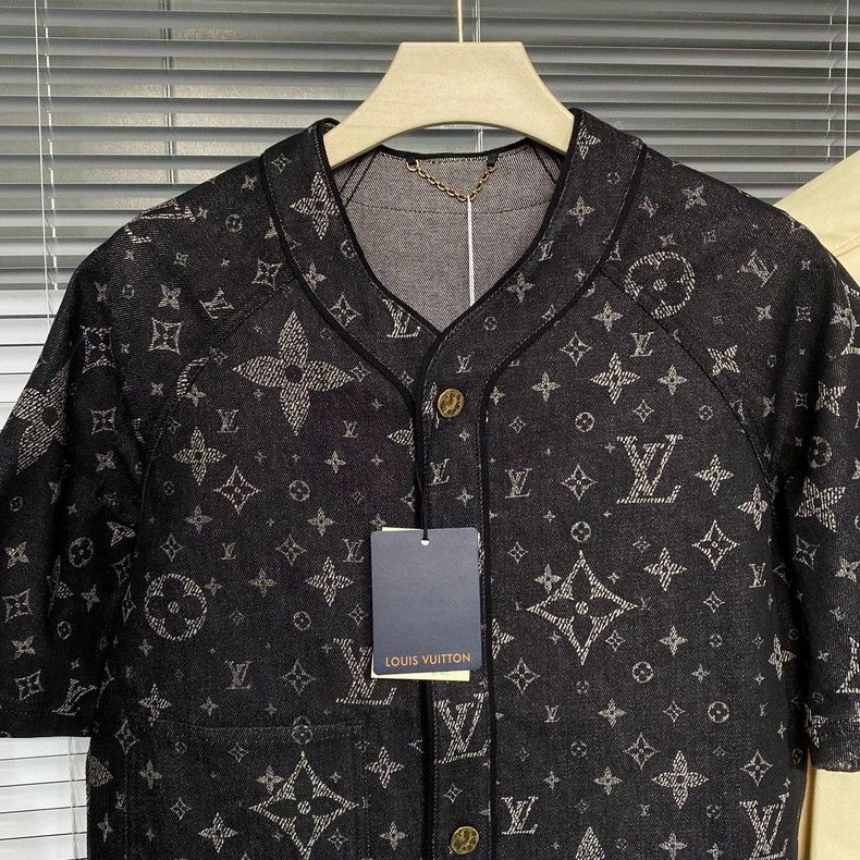 Louis Vuitton Louis Vuitton 24 New Denim Cardigan shirt Size US S / EU 44-46 / 1 - 3 Thumbnail