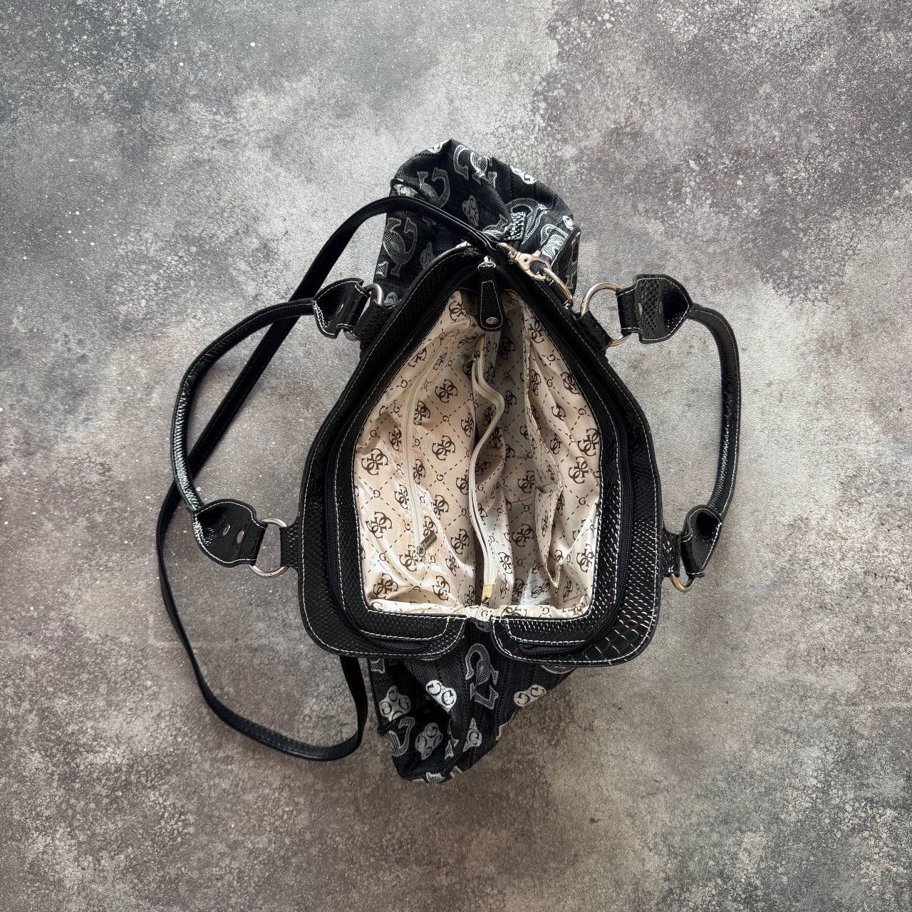 Guess Guess 2000’s Aesthetic Glam Y2K Monogram Shoulder Bag Size ONE SIZE - 8 Thumbnail