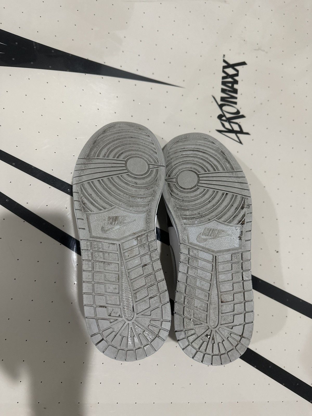 Jordan Brand × Nike Air Jordan 1 Low 'Smoke Grey’ Size US 11.5 / EU 44-45 - 5 Thumbnail