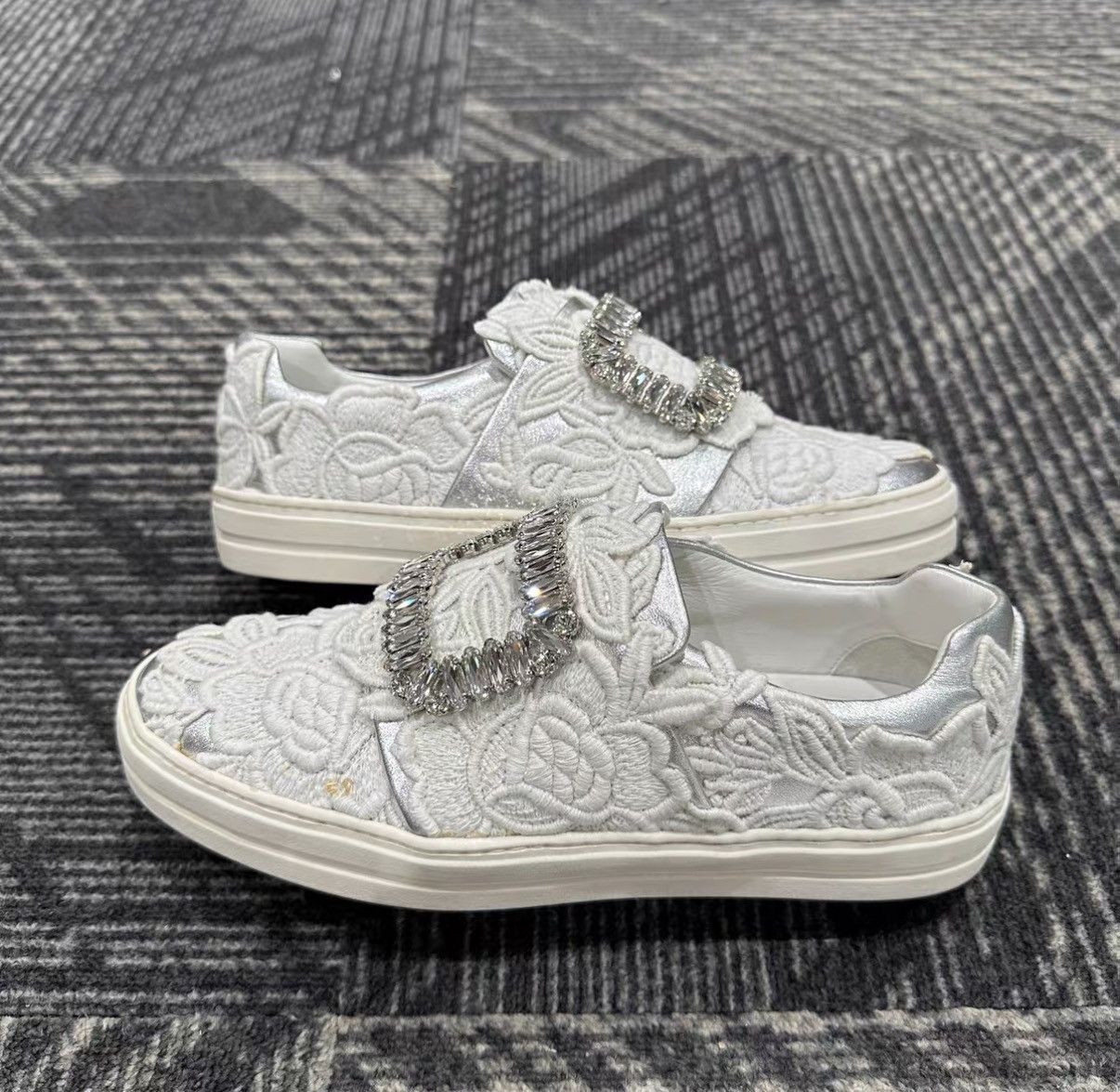 Roger Vivier Roger Vivier White Square Crystal Lace Casual Shoes J42 Size US 7 / IT 37 - 4 Thumbnail