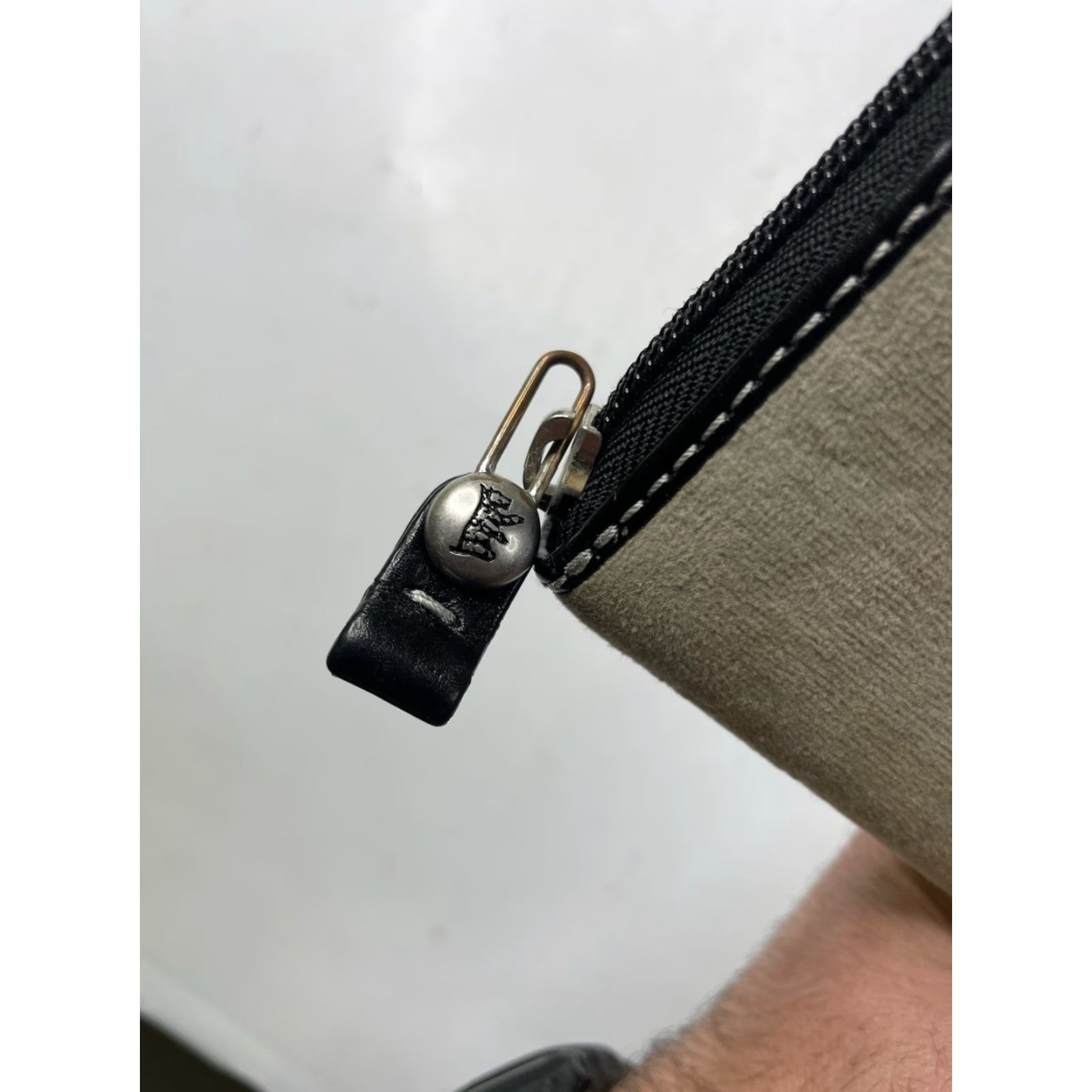 Juicy Couture VINTAGE Juicy Couture Wallet Wristlet Bag Clutch Velour Light Brown Zip Brown Women Wallet Wristlet Clutch 2000s Size ONE SIZE - 4 Thumbnail