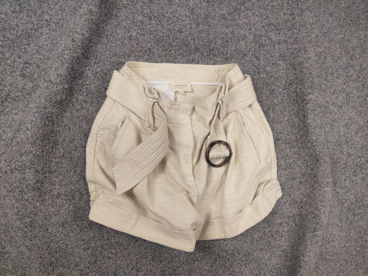 Sezane Sezane Design Rome Beige Belted Cuff Shorts buckle high-rise Size 27" / US 4 / IT 40 - 1 Thumbnail