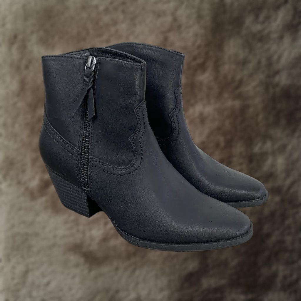 Frye and Co. Savi Boots Womens Black Western Ankle Size 6 M Block Heel Side Zip Casual