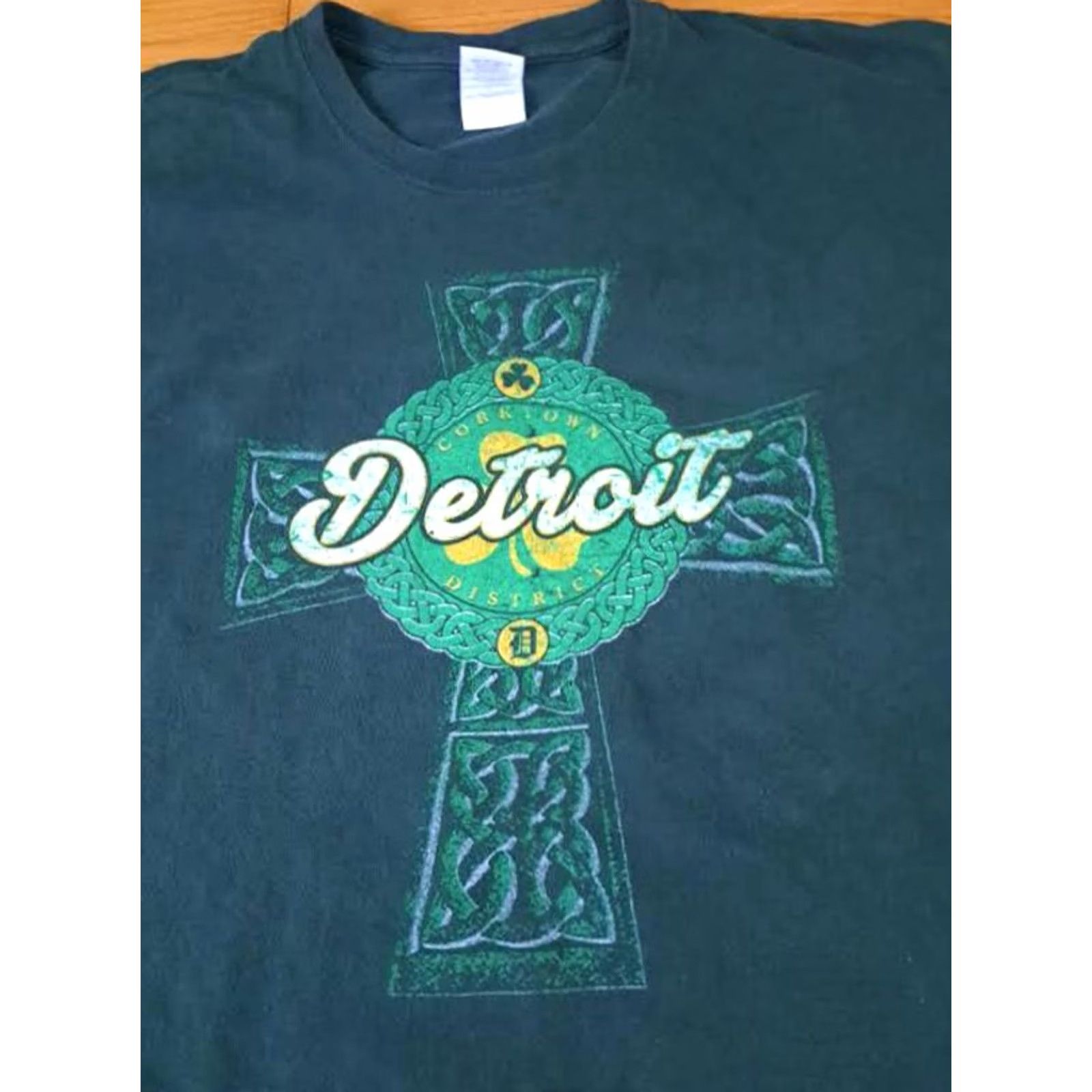 Gildan VINTAGE Detroit Corktown District Gildan Cotton T-Shirt Green XL Men Regular Crew Neck Short Sleeve Printed US Cities Size US XL / EU 56 / 4 - 2 Thumbnail