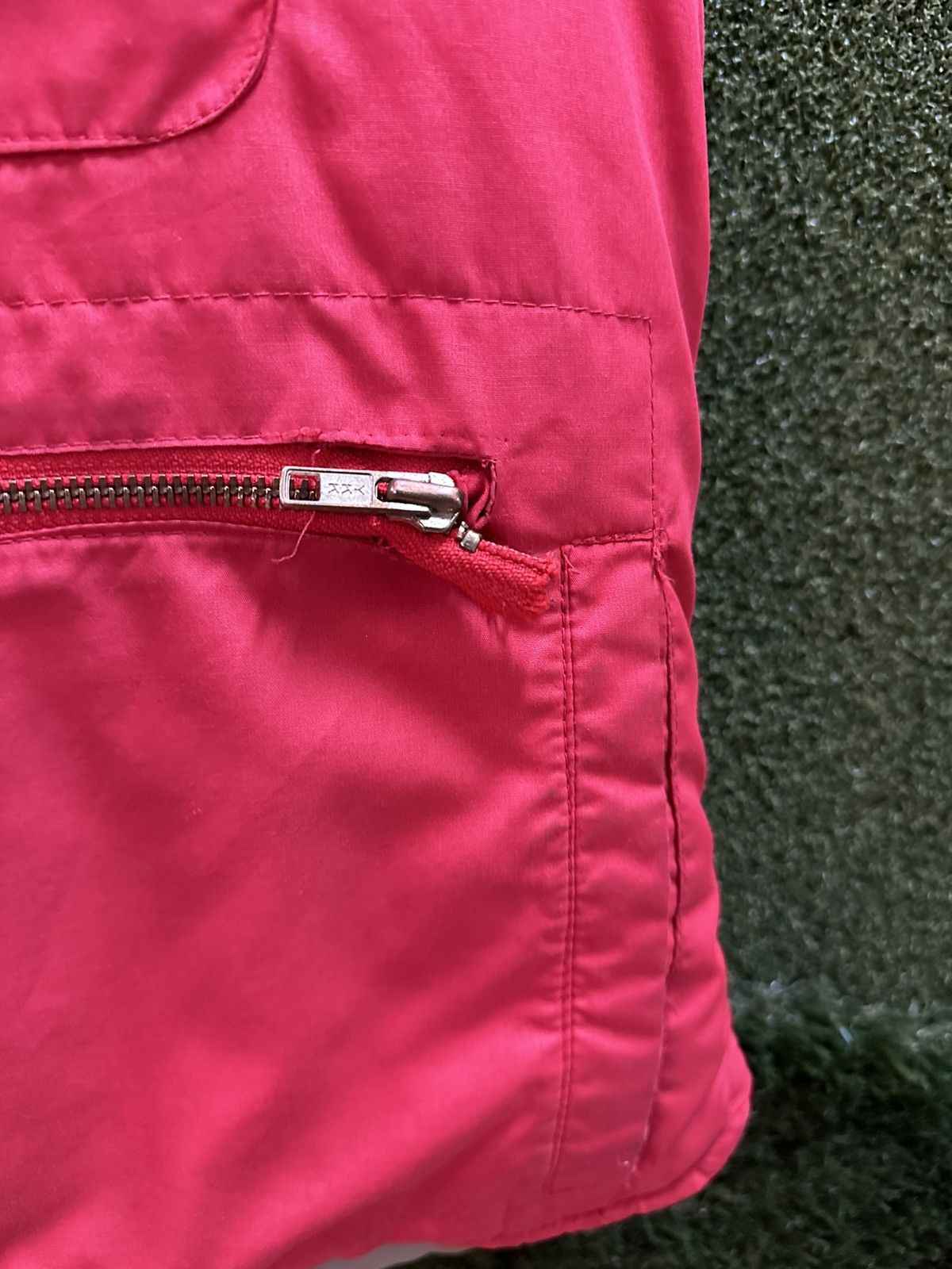 Vintage Vintage 1980s Red Utility Puffer Vest Large Size US L / EU 52-54 / 3 - 4 Thumbnail