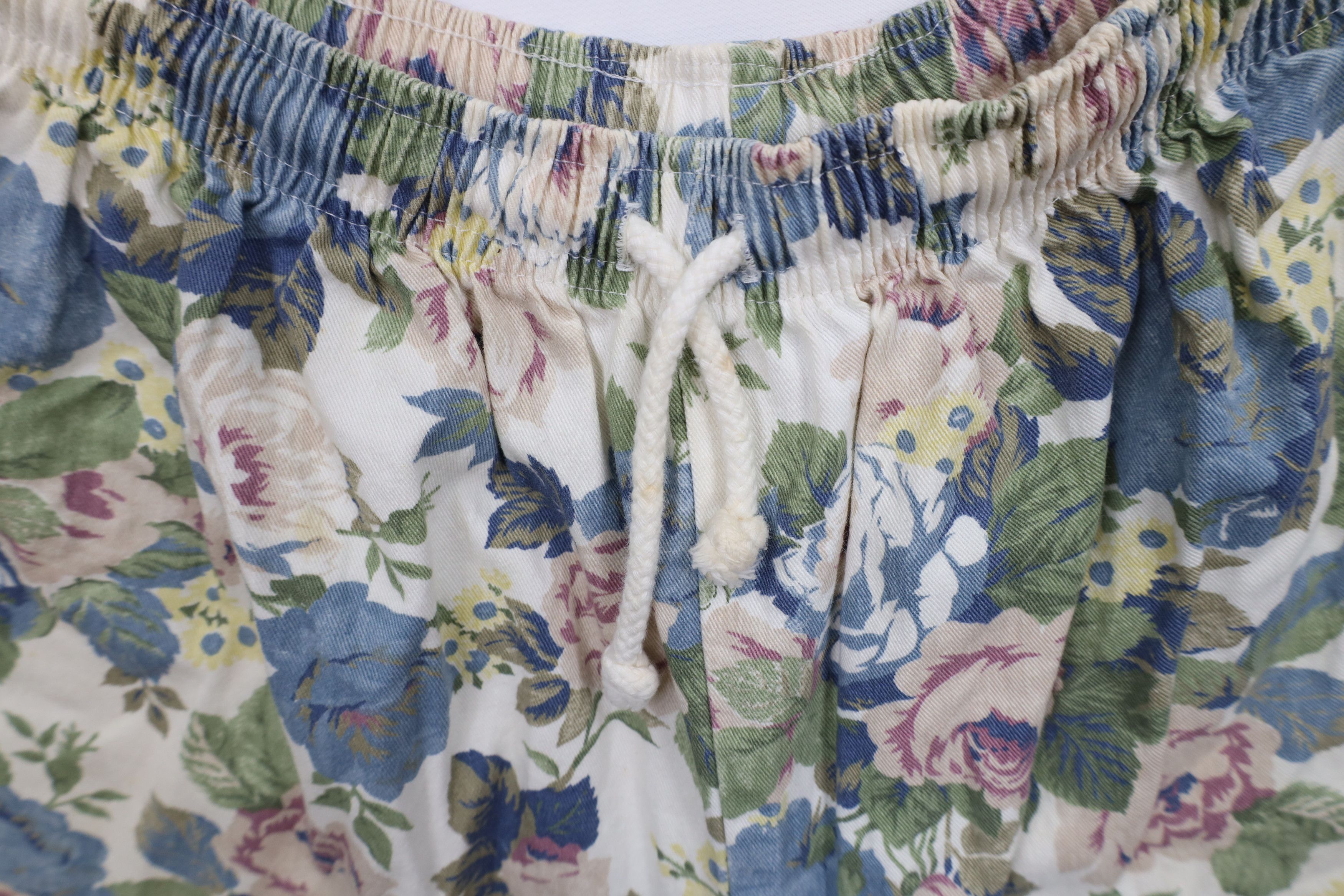 Vintage Vintage 90s Streetwear All Over Print Tapestry Shorts USA Size 25" / US 0 / IT 36 - 5 Thumbnail