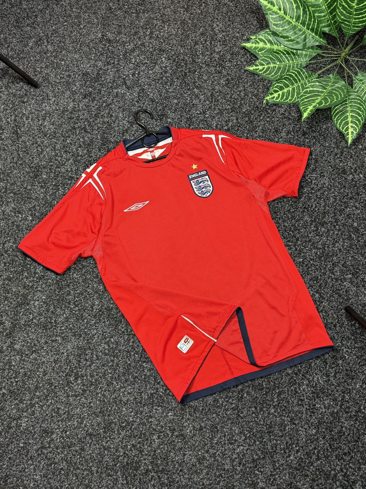 Umbro × Vintage Umbro soccer jersey vintage 2004 - 2006 size M Size US M / EU 48-50 / 2 - 19 Thumbnail