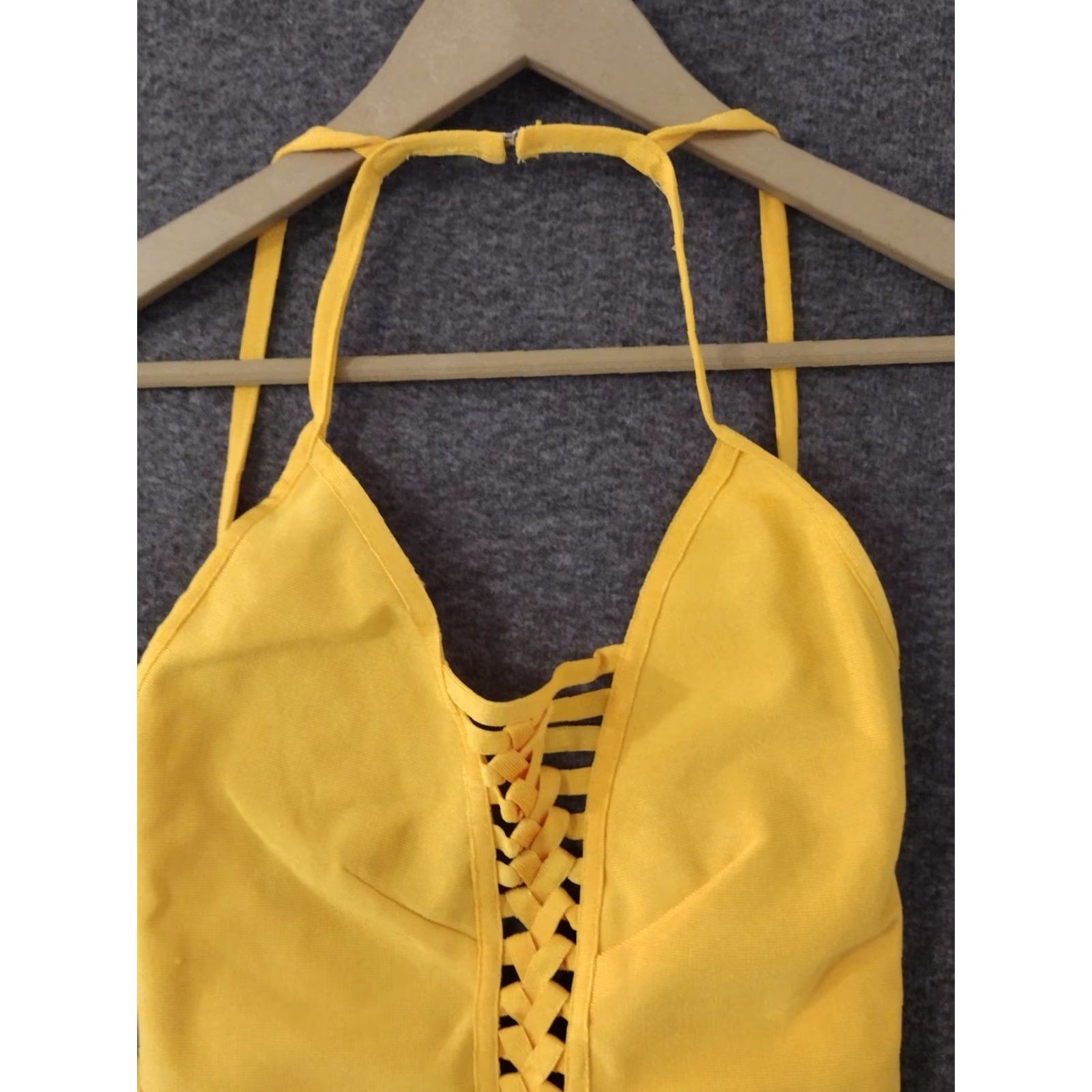 Vintage Codigo One Piece Swimsuit M Strappy Open Back Yellow Bathing Suit Women One Piece M Yellow Strappy Open-Back Beach 90s? Size M / US 6-8 / IT 42-44 - 3 Thumbnail