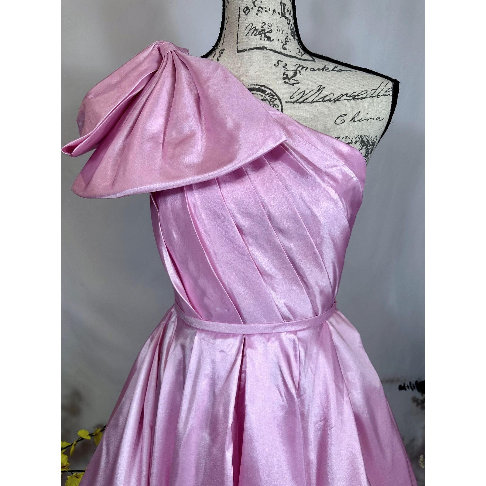 Other Mac Duggal One Shoulder Large Bow Pleated Gown Ice Pink 2 Size XS / US 0-2 / IT 36-38 - 7 Thumbnail
