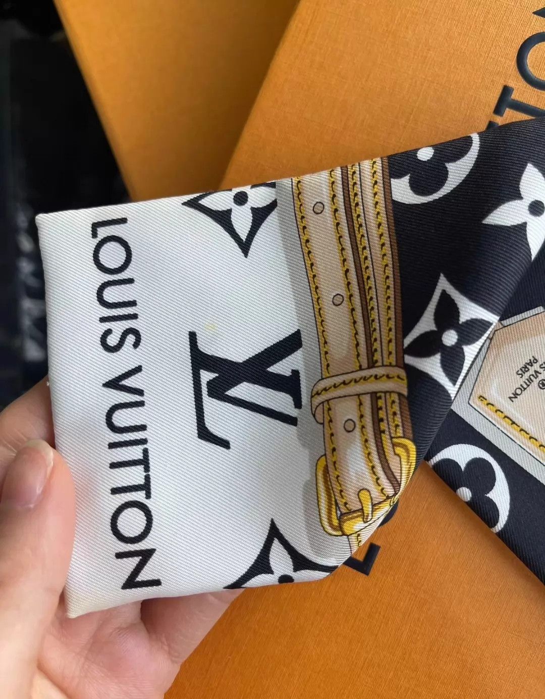 Louis Vuitton Louis Vuitton Black & White Monogram Headband Scarf Size ONE SIZE - 3 Thumbnail