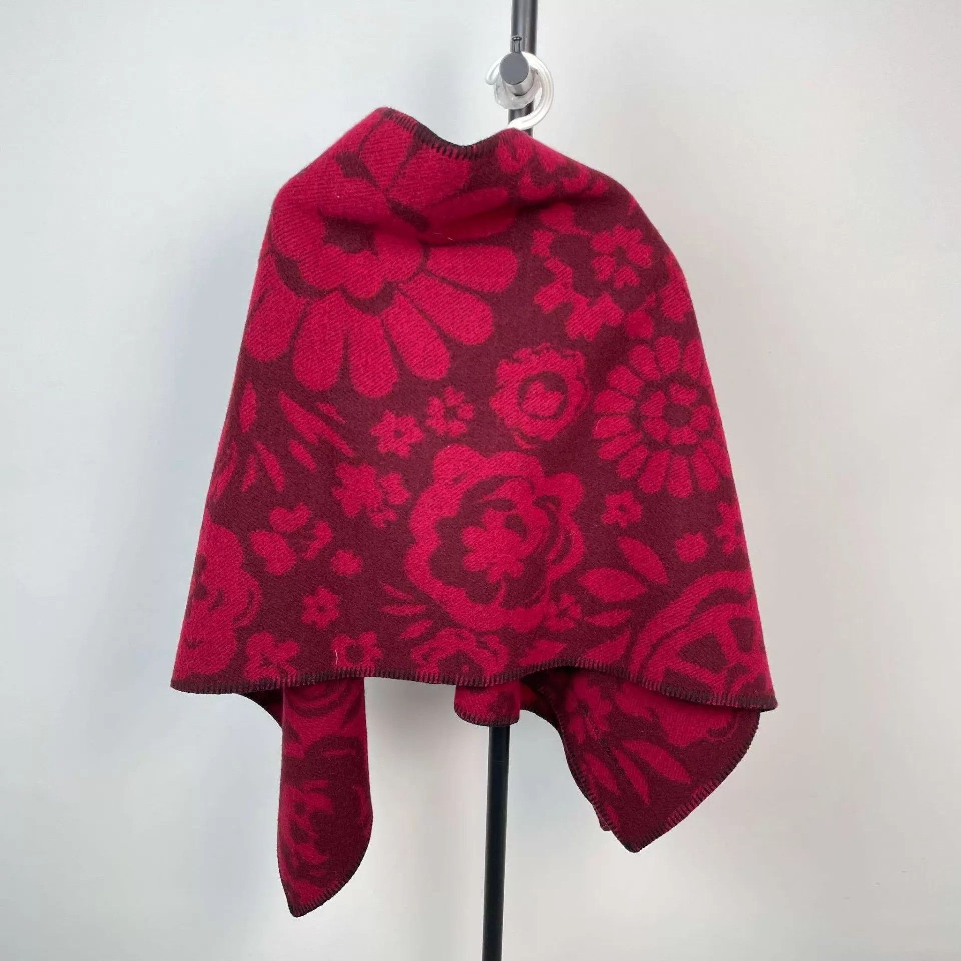 Burberry Burberry Red Cape 260221CXHAB32 Size ONE SIZE - 1 Thumbnail