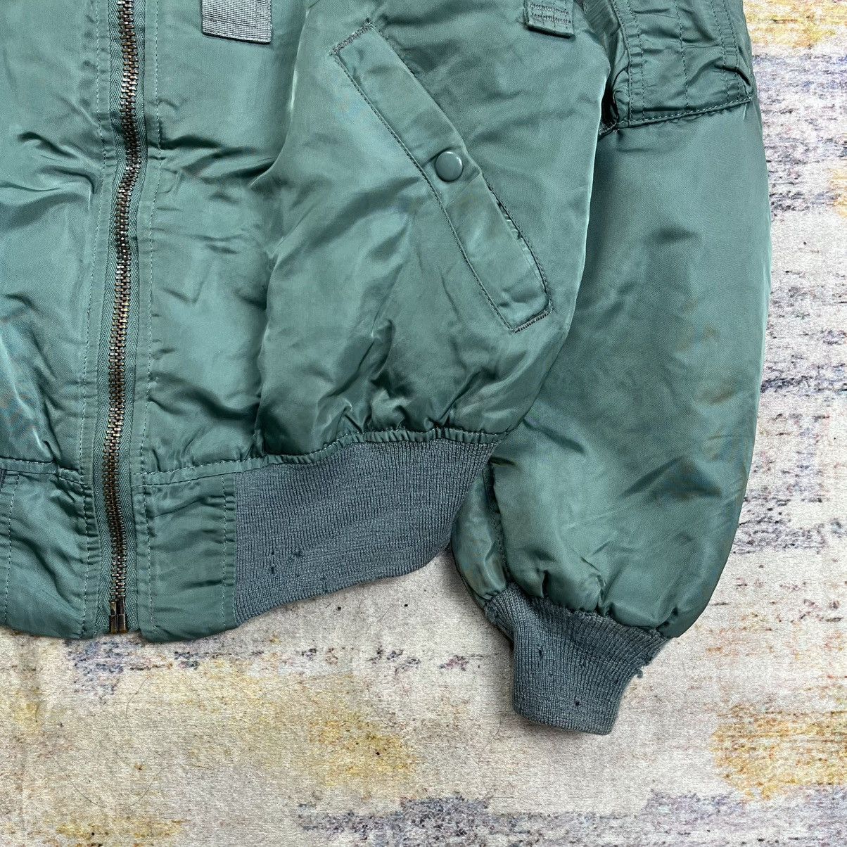Alpha Industries Vintage 90s Alpha industries Ma-1 bomber jacket Size US L / EU 52-54 / 3 - 6 Thumbnail