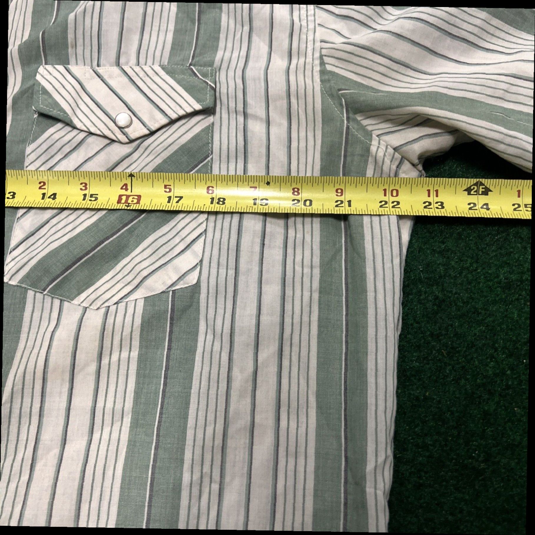 Wrangler Wrangler Cowboy Cut Regular Fit Shirt Mens Large 16.5 Green X Long Tails Size US L / EU 52-54 / 3 - 6 Thumbnail