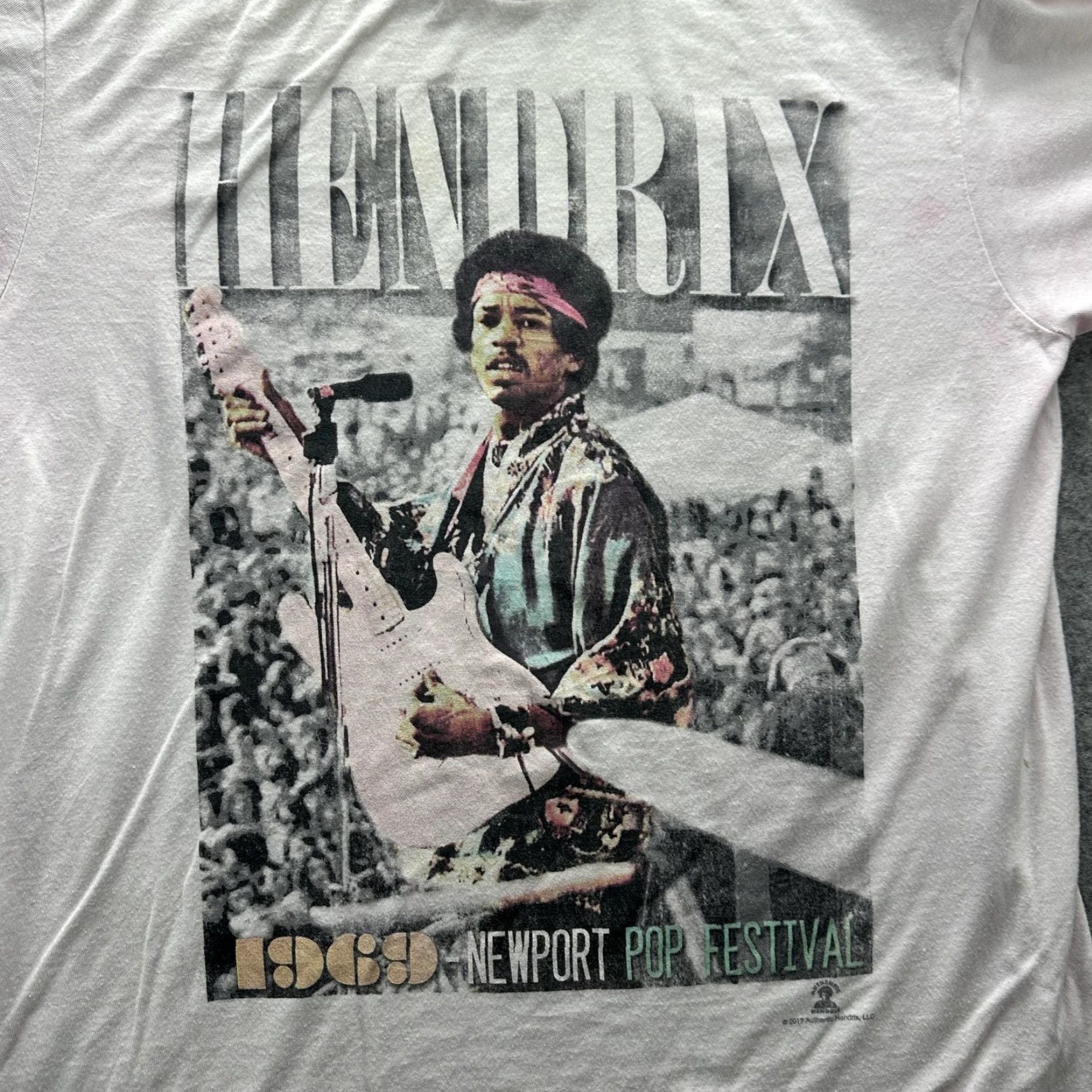 Old Navy Jimi Hendrix Shirt Mens Small White 1969 Newport Pop Festival Graphic Band Tee Size US S / EU 44-46 / 1 - 7 Thumbnail