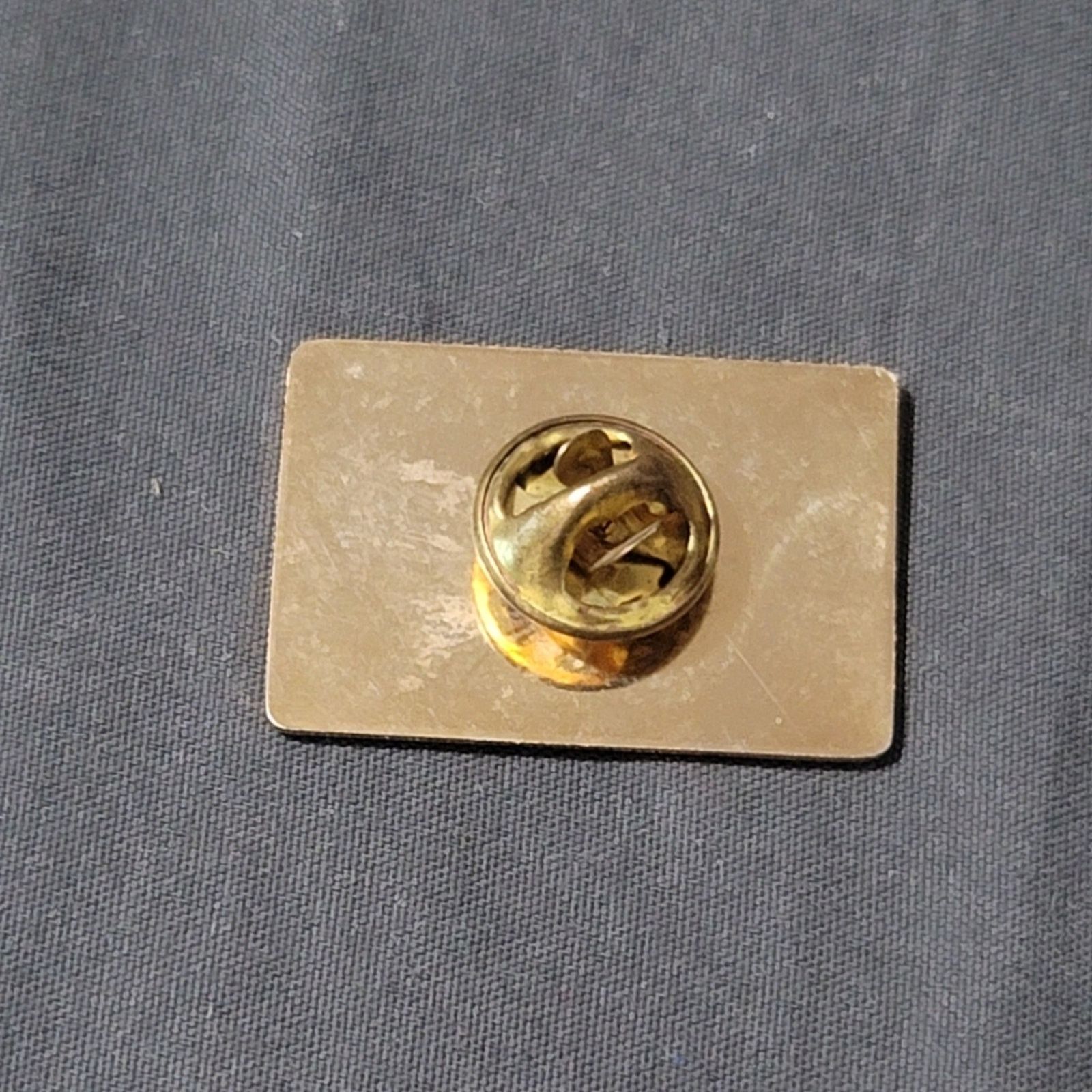 The Unbranded Brand Vtg Rod Hall Racing Truck Lapel Pin Size ONE SIZE - 2 Thumbnail