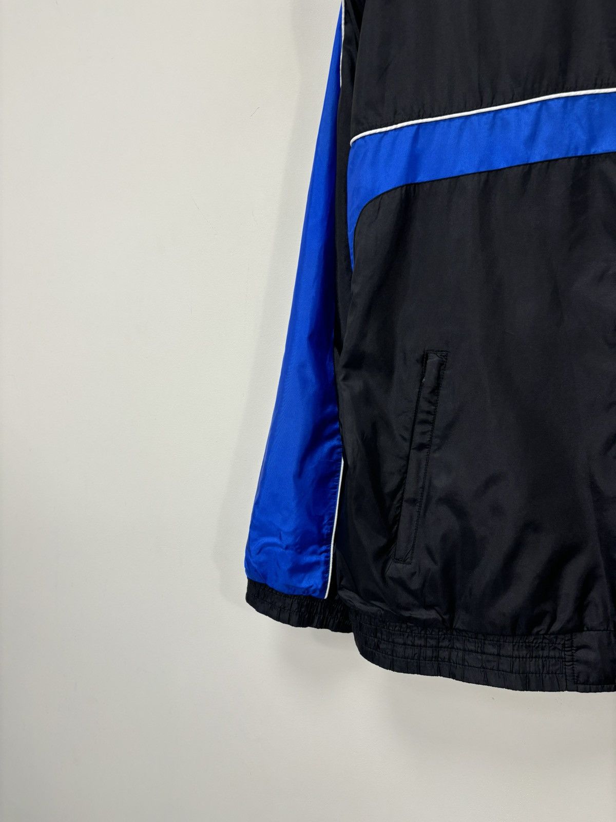Adidas Vintage Adidas Y2K Retro Hype Full Zip Nylon Track Jacket Size US L / EU 52-54 / 3 - 6 Thumbnail