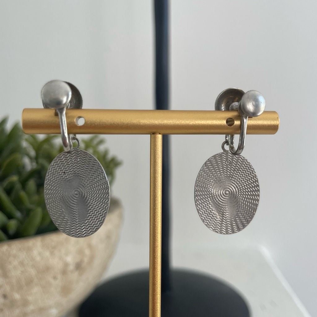 Vintage Vintage Silver Tone Disc Drop Earrings Screw Back Unpierced Size ONE SIZE - 4 Thumbnail