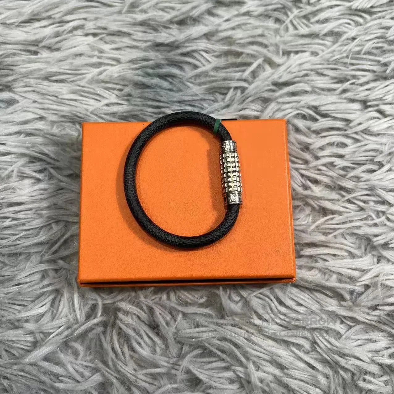 Louis Vuitton LV Bracelet. Size ONE SIZE - 1 Thumbnail