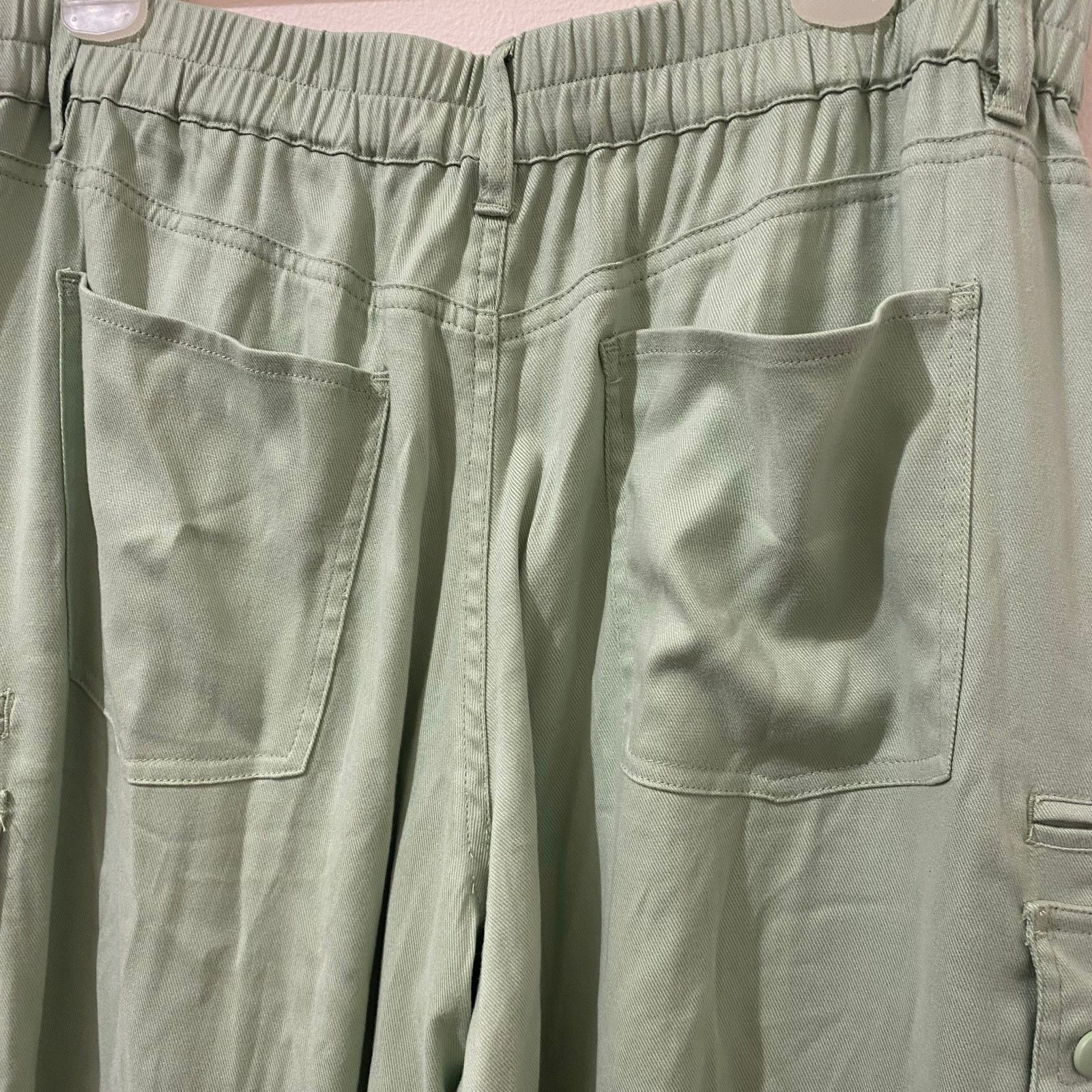 Alice + Olivia Alice + Olivia Joette Cargo Wide Leg Pants Seamoss Green NWT Size 34" / US 12 / IT 48 - 9 Thumbnail