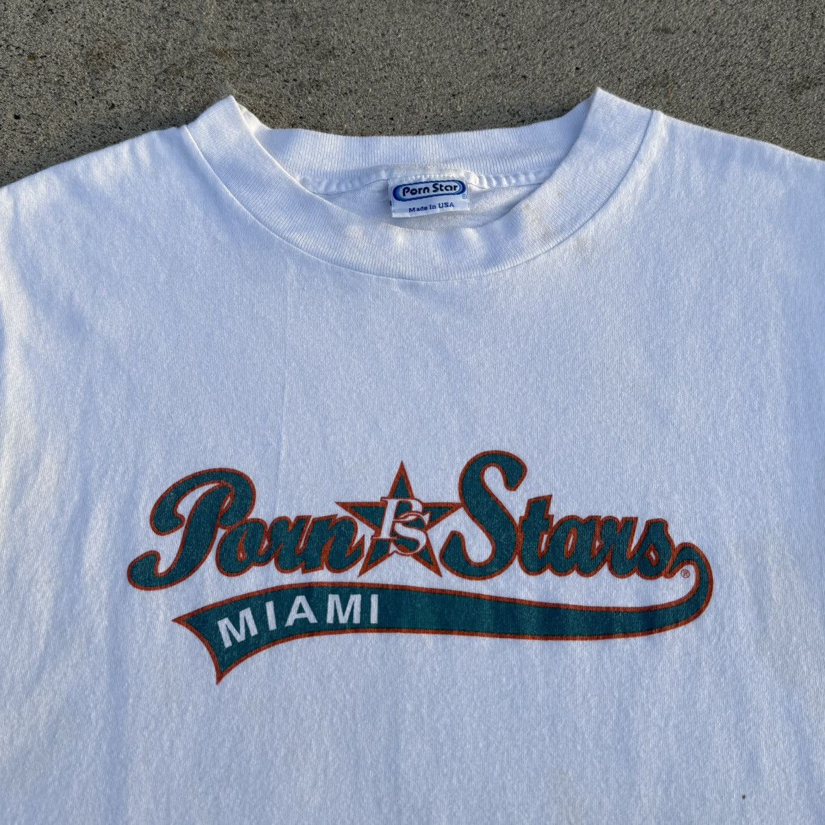 Vintage Vintage 90’s Porn Star Miami Sleeveless Cutoff T-Shirt Size US L / EU 52-54 / 3 - 2 Thumbnail