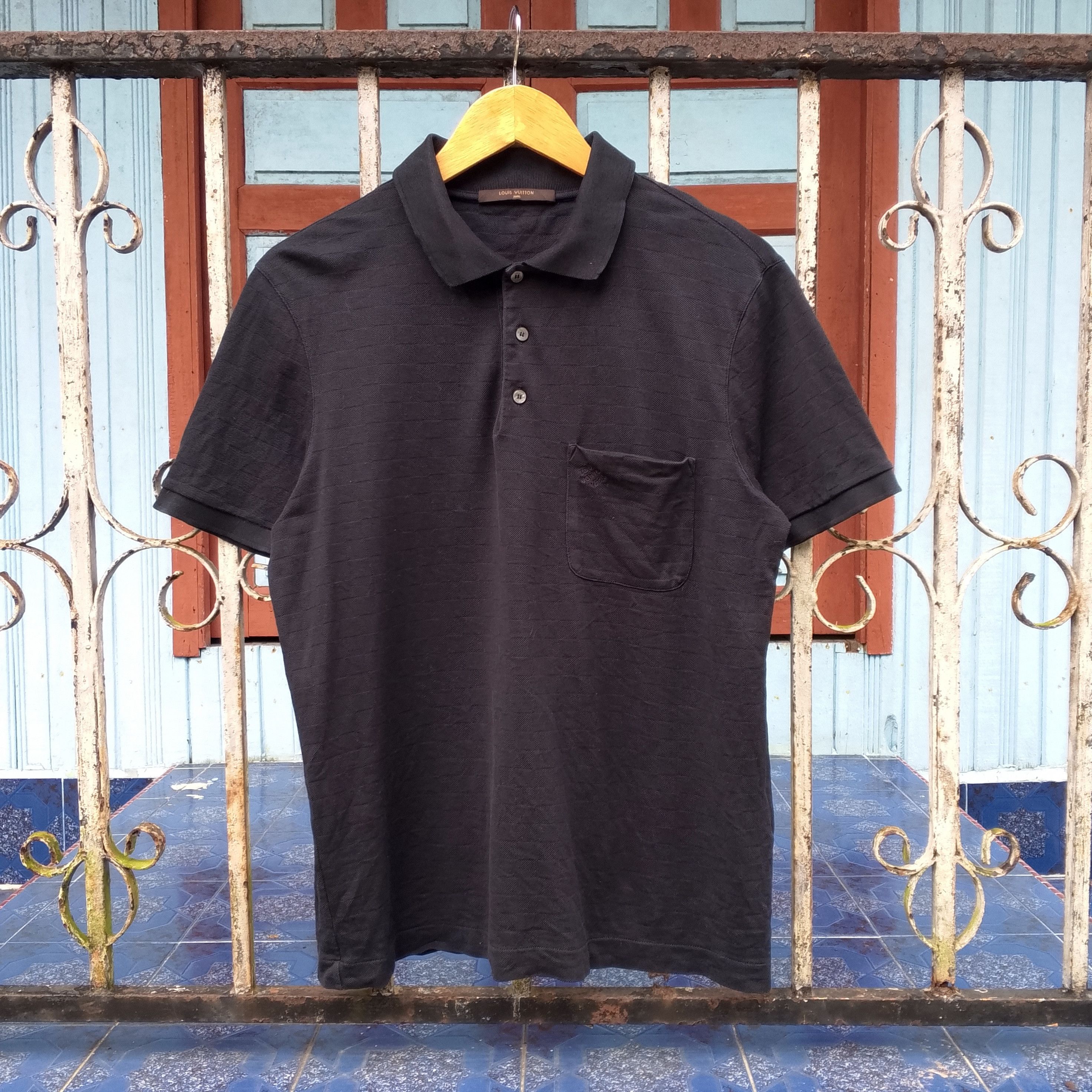 Louis Vuitton Louis Vuitton Monogram Black on Black Logo Polo Size US M / EU 48-50 / 2 - 1 Thumbnail