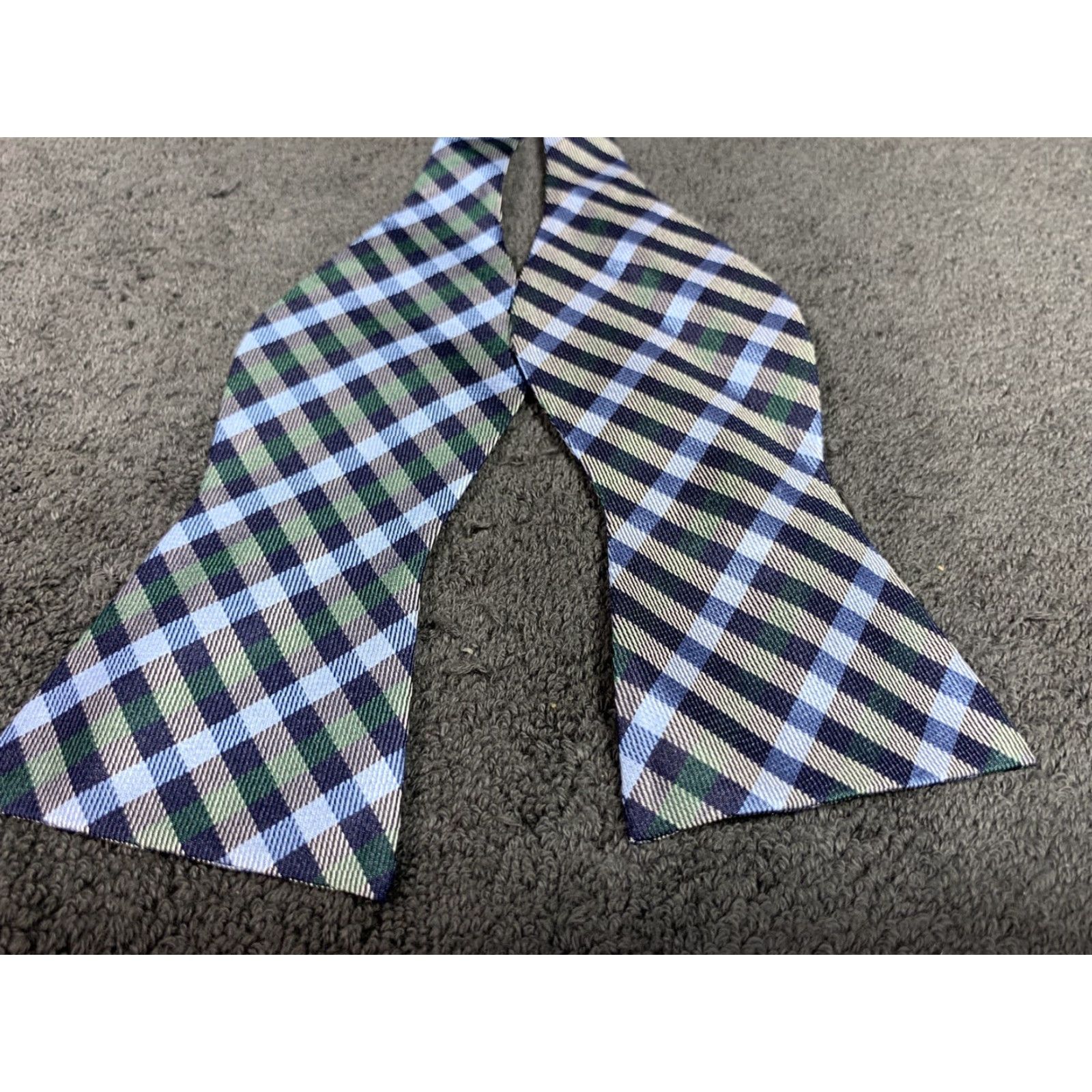 Tommy Hilfiger VINTAGE Tommy Hilfiger Bow Tie Bow Tie 100% Silk Blue Green Adults One Size Blue Mens Size ONE SIZE - 3 Thumbnail