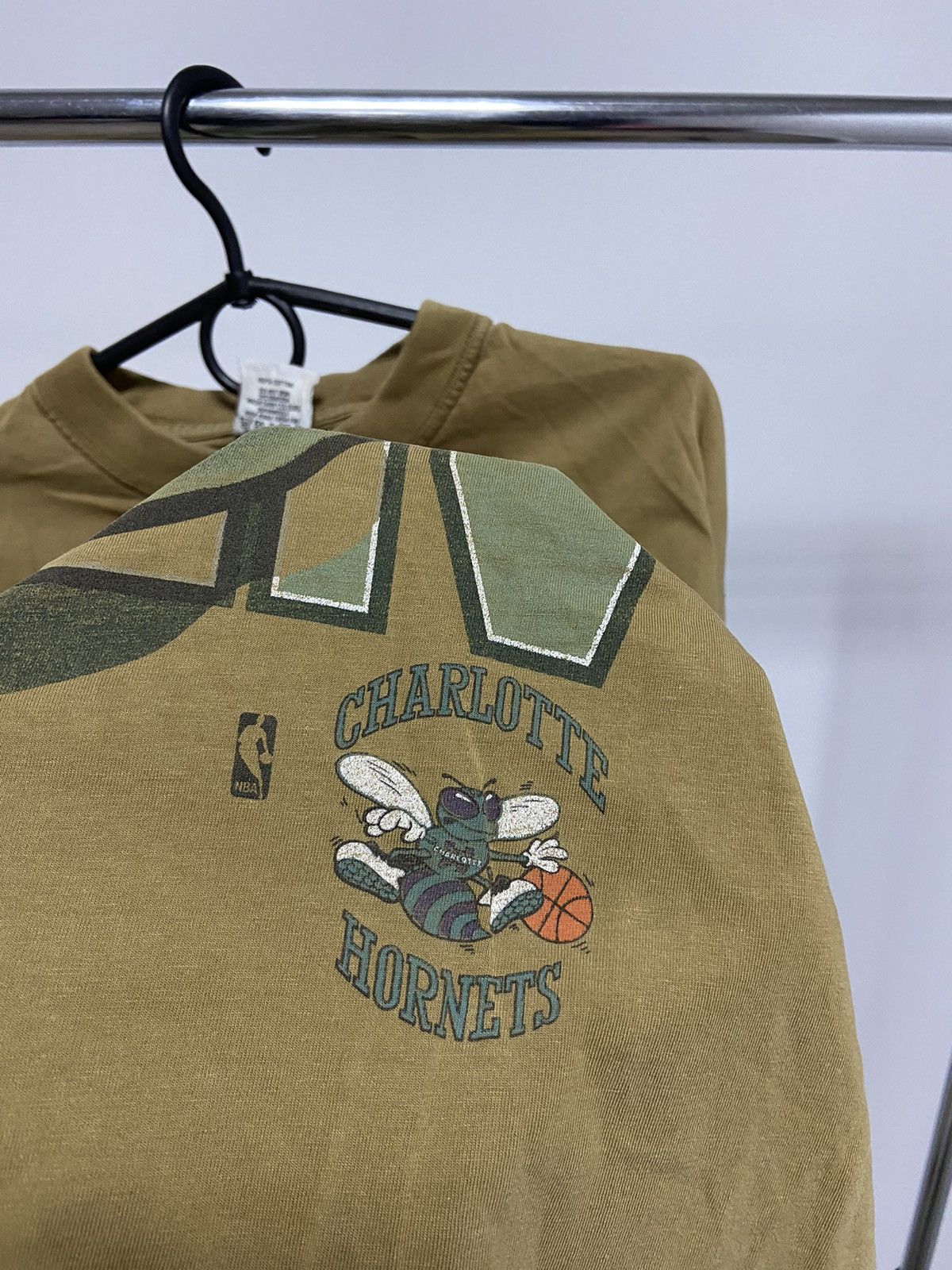 NBA × Vintage Charlotte Hornets Vintage T Shirt Big Logo NBA Size US L / EU 52-54 / 3 - 3 Thumbnail